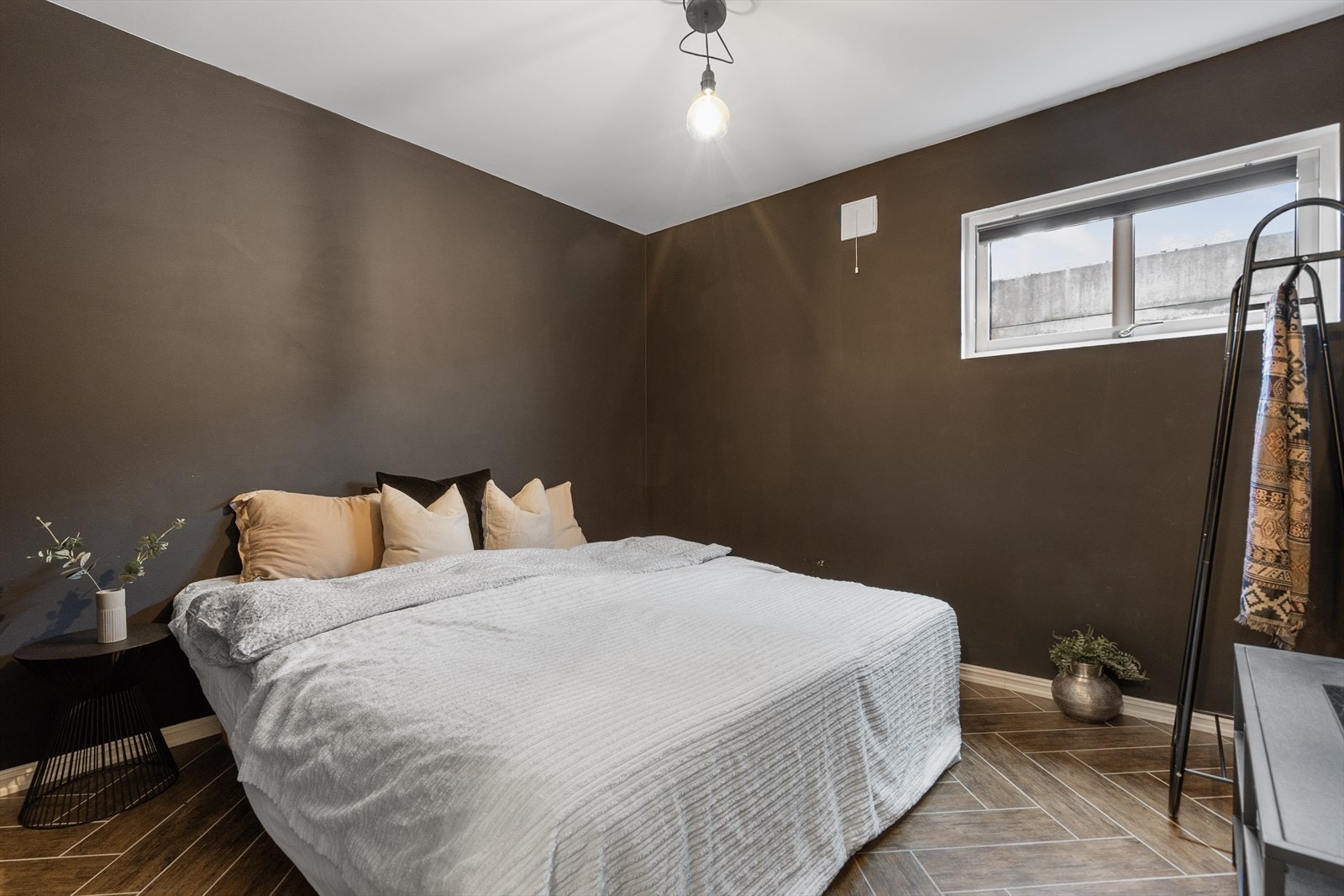 SOVEROM V | Her har du god plass til ønsket møblement for å skape et trivelig soverom. Galleribilde