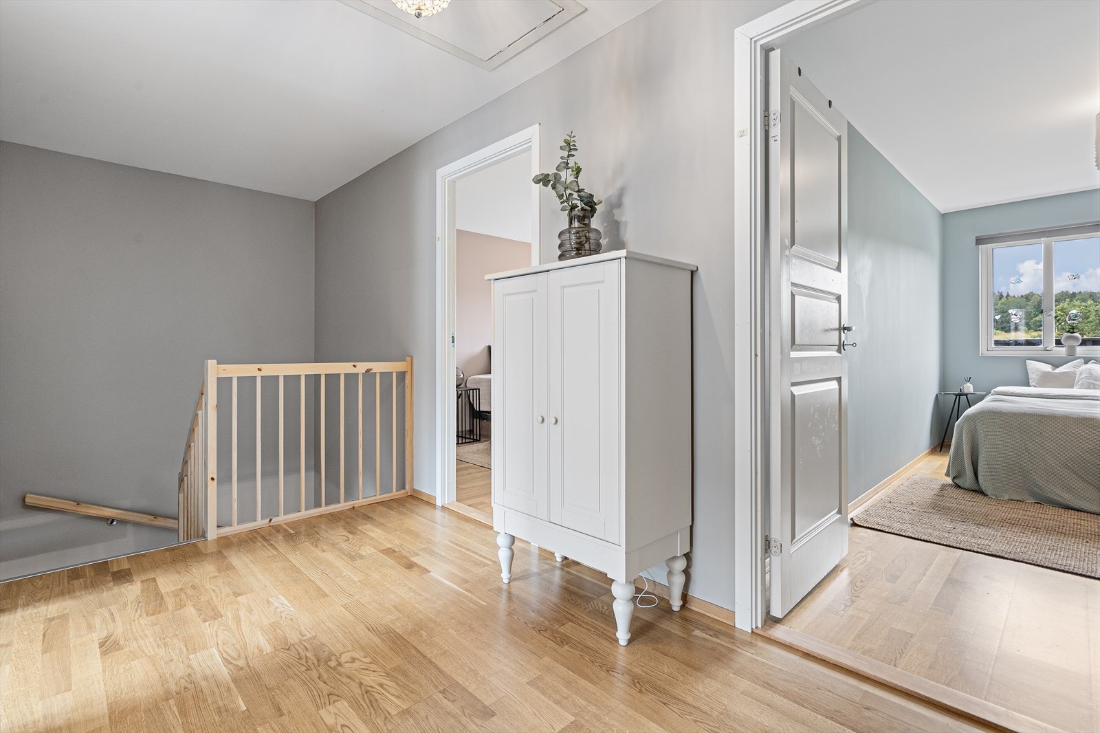 Den samme lyse atmosfæren fortsetter opp til boligens andre etasje. Galleribilde