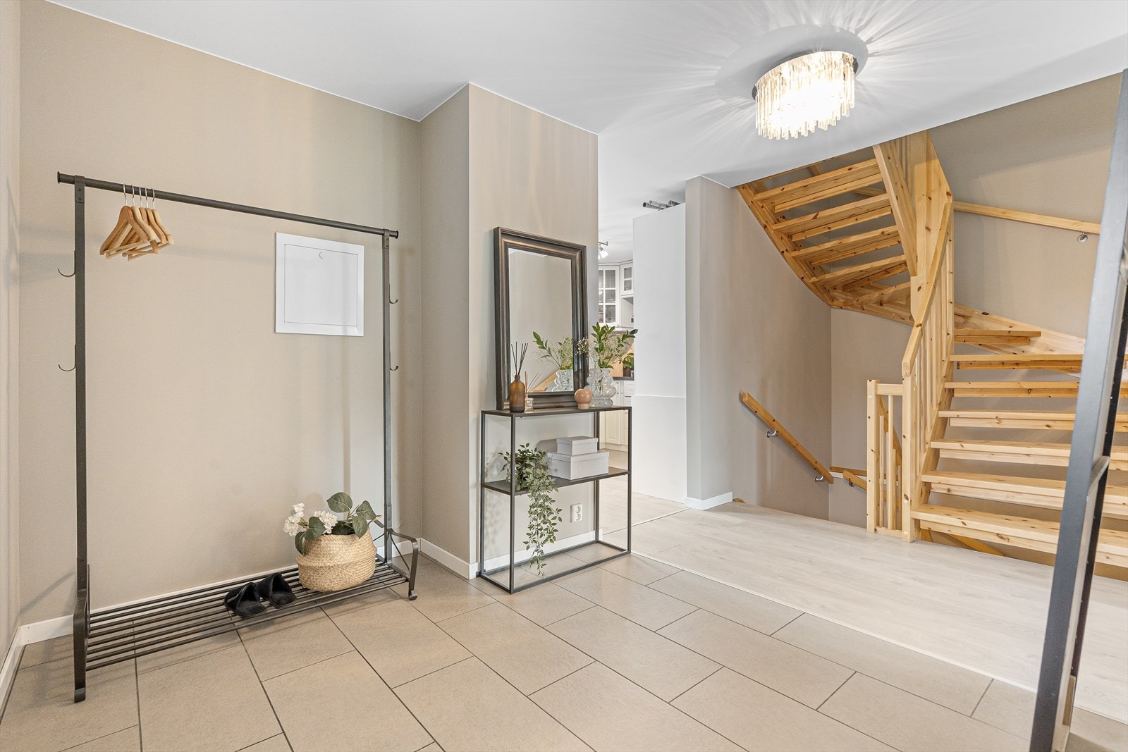 Du ønskes velkommen inn i en lys og romslig entré. Galleribilde