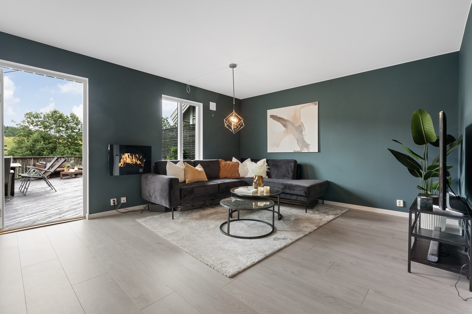 Tilbake inn til boligen hvor det er mer i vente...Kjedet enebolig på 195 kvm BRA-I fordelt over tre plan Galleribilde