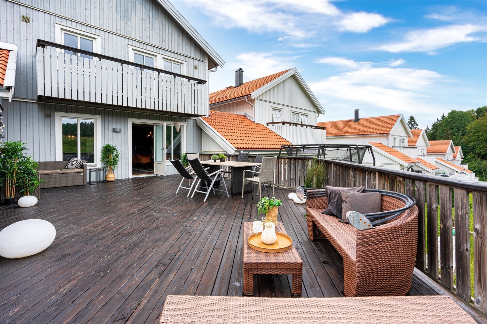 Herlige uteområder hvor familien kan samles. Galleribilde