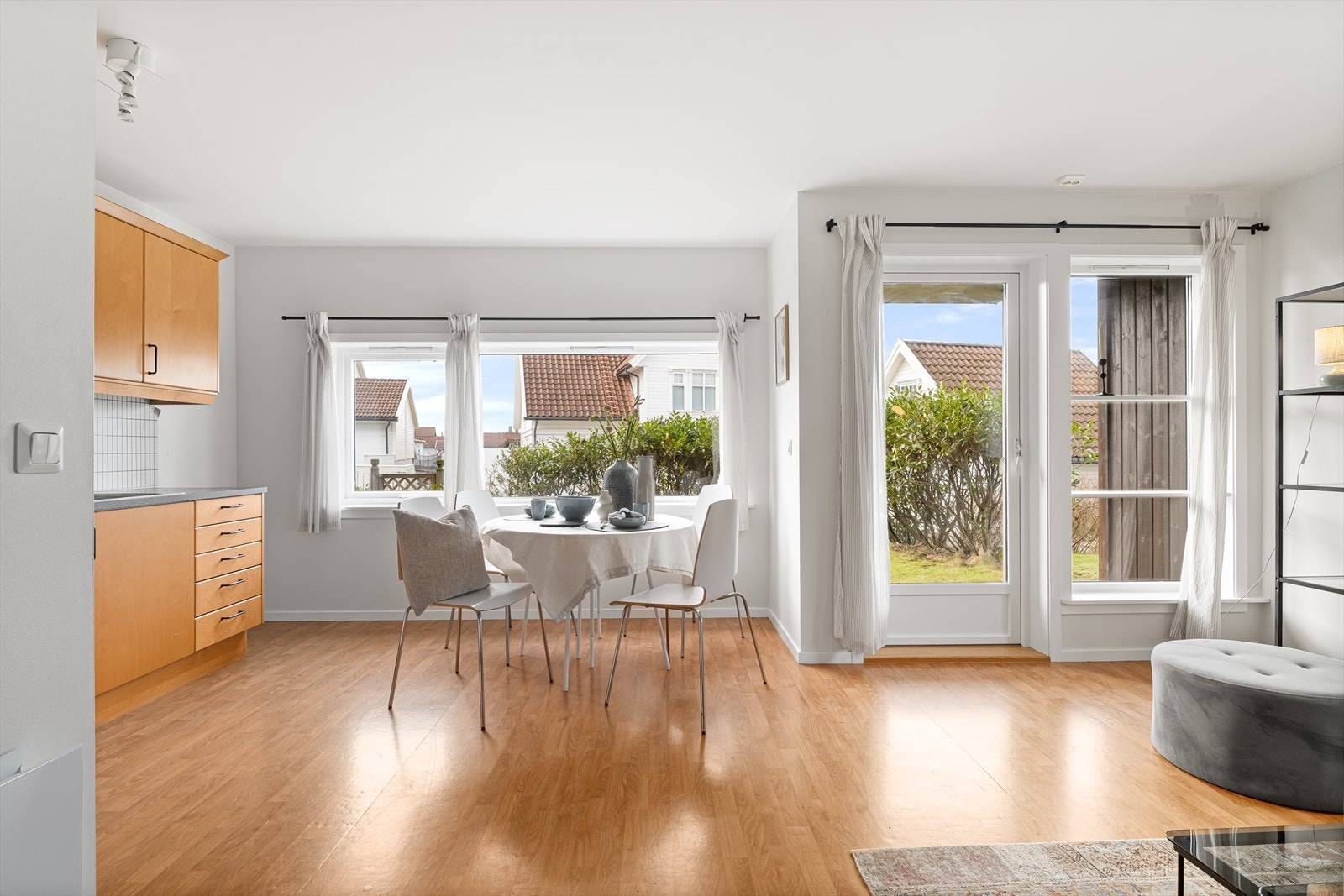 Rommet får mye naturlig lys og det gir en god romfølelse. Galleribilde