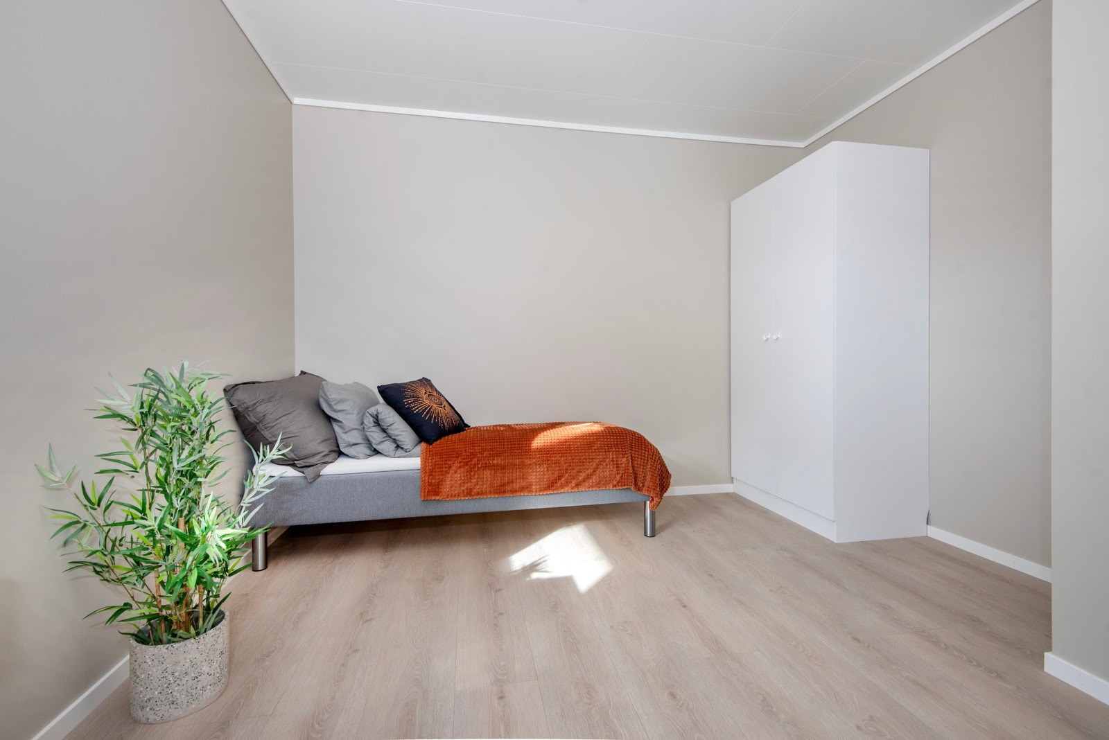 Det andre soverommet er av fin størrelse, med god plass til ønsket møblement. Galleribilde