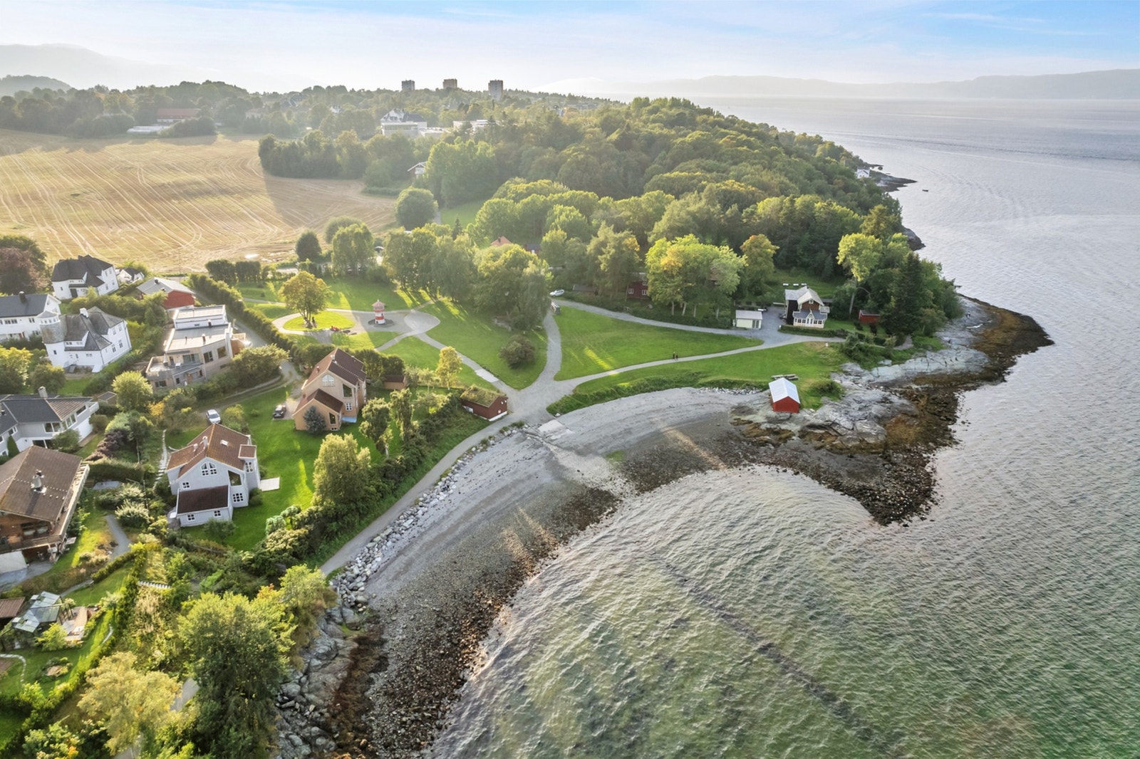 Bor man på Lade så bor man med nærhet til sjø, turstier og friområder. Galleribilde