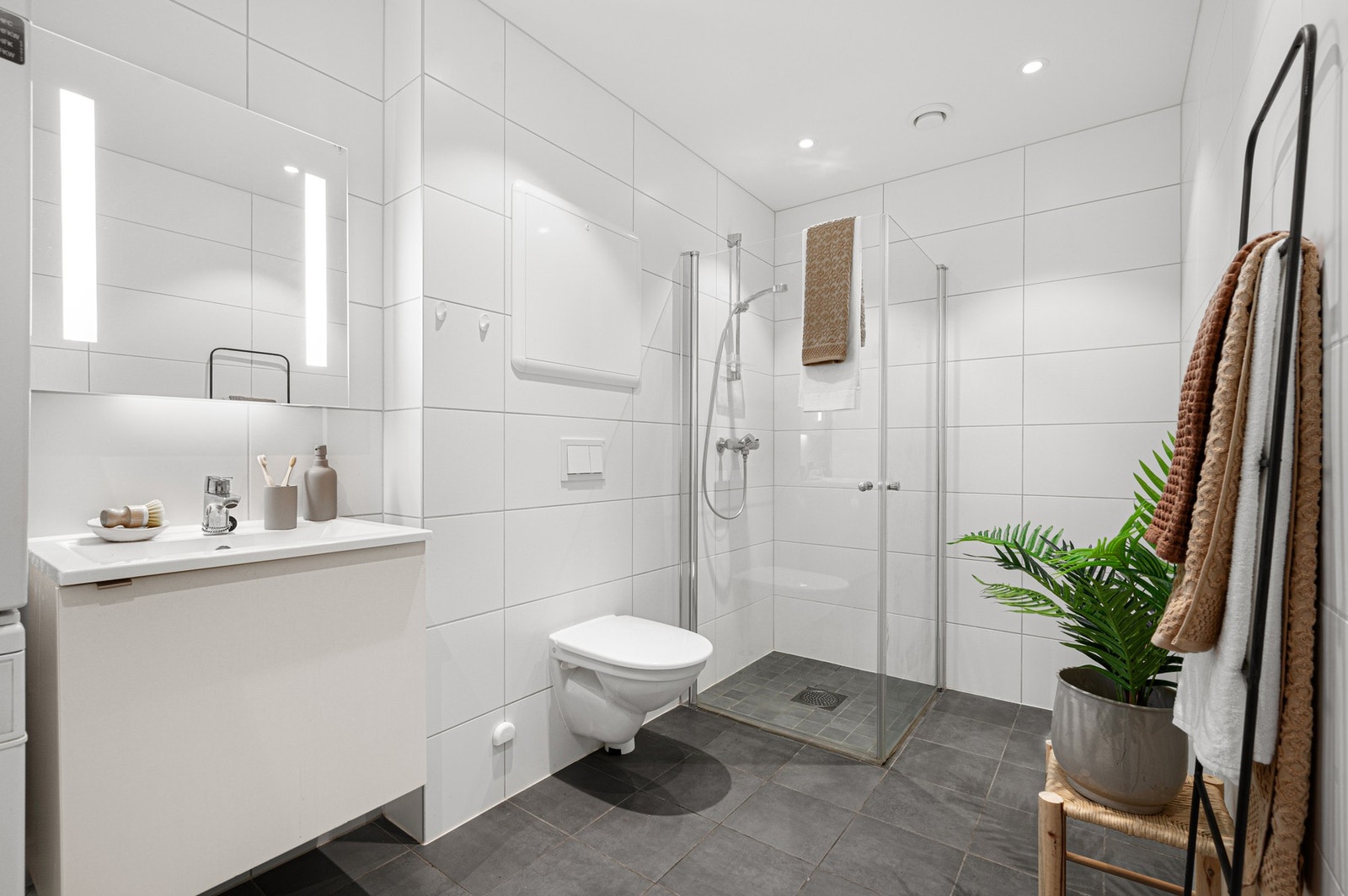 Begge badene er av god størrelse og med stilfull innredning. Galleribilde