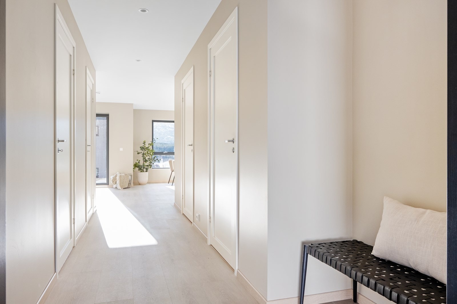 Deilig vannbåren varme i stue/kjøkken, gang og bad/vaskerom. Galleribilde