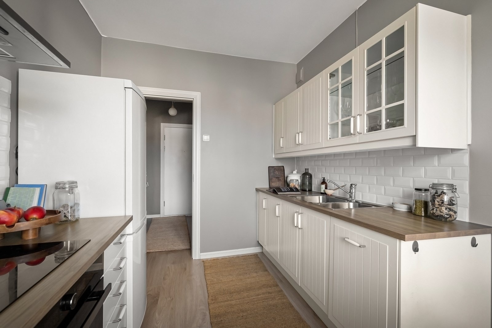 Kjøkken mot gang Galleribilde