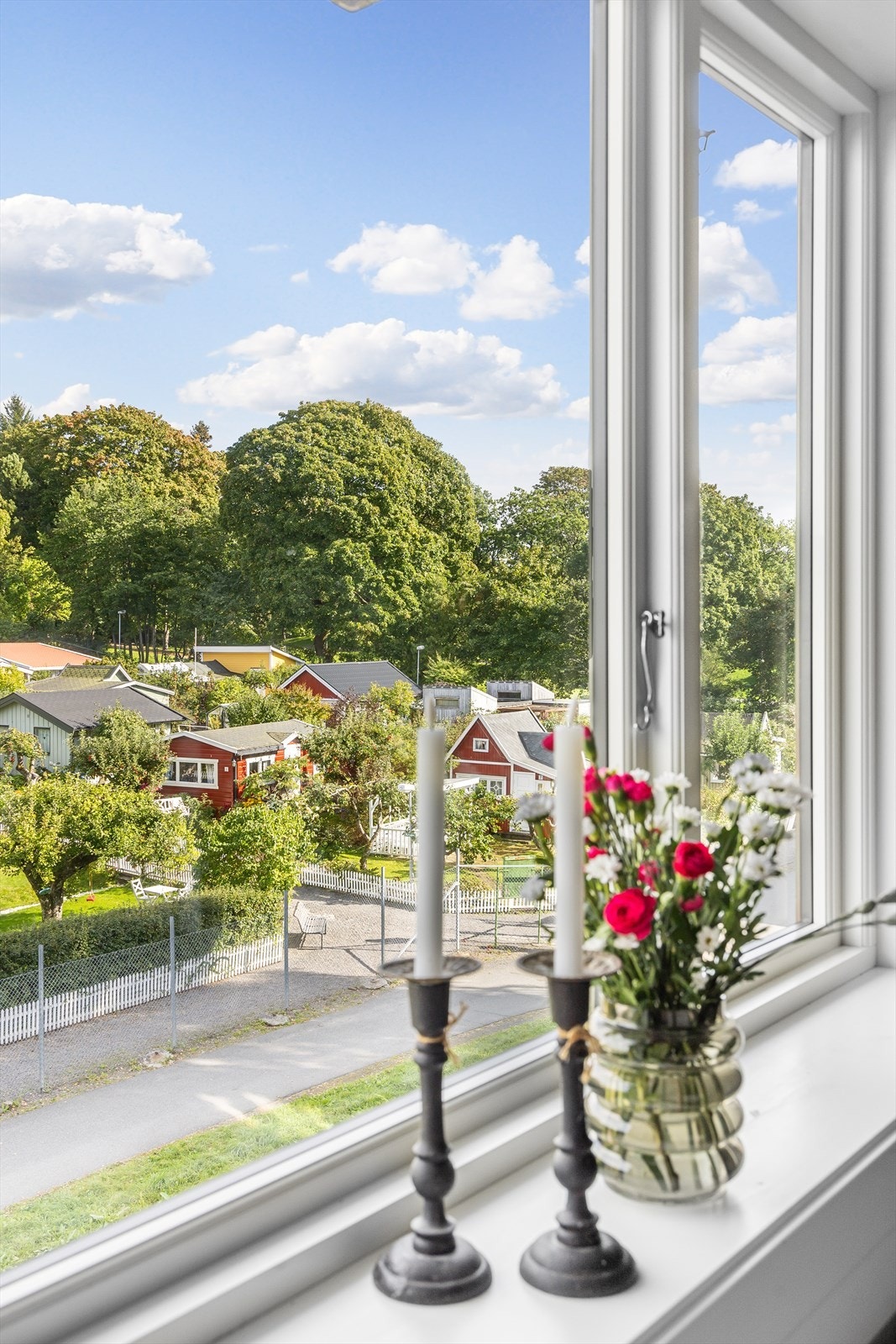 Frodig utsikt mot Hjemmets kolonihager, Bjølsenparken og Voldsløkka Galleribilde