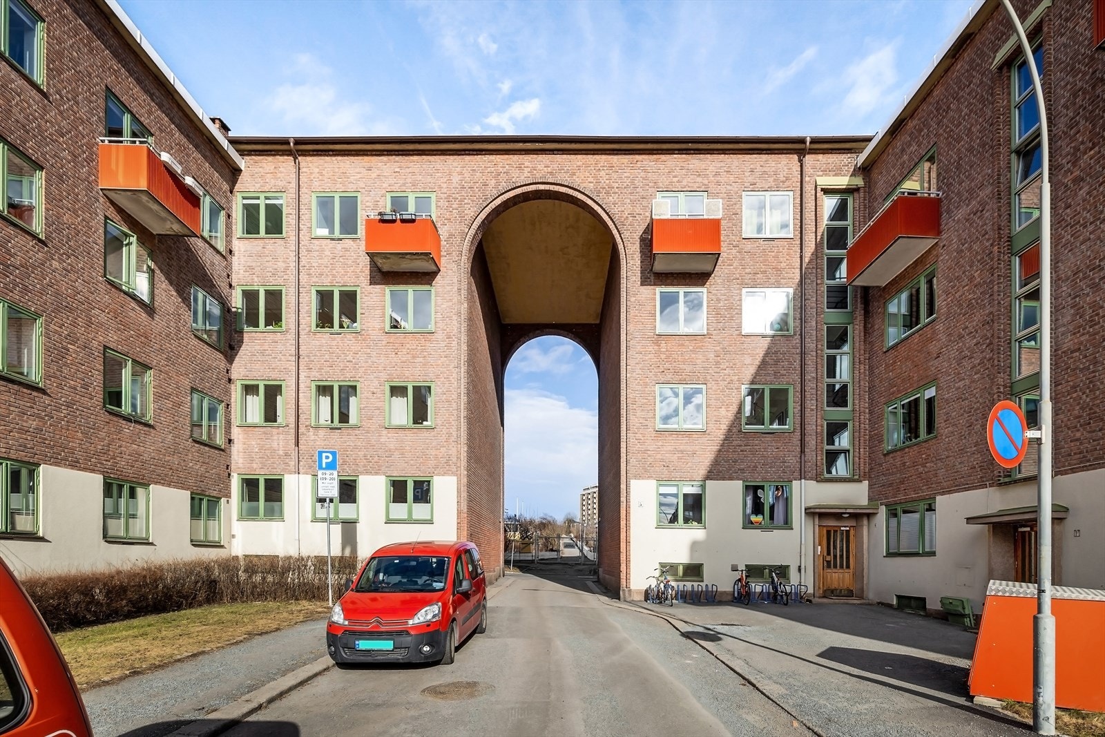 Fasade og inngangsparti fra Sandefjordgata Galleribilde