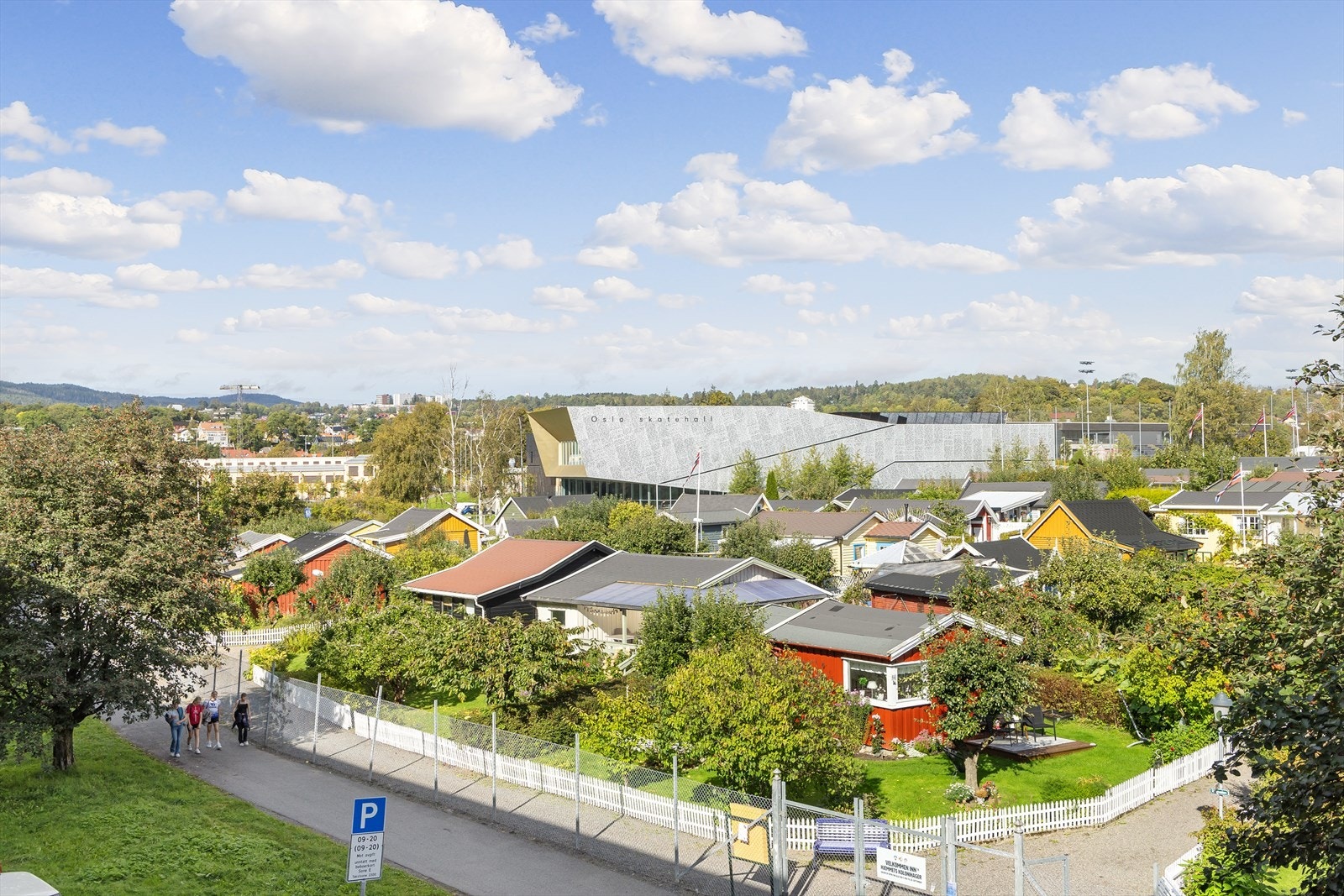 Frodig utsikt mot Hjemmets kolonihager, Bjølsenparken og Voldsløkka Galleribilde