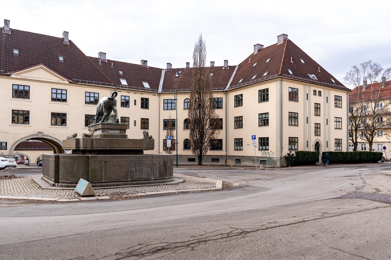 Med sine 156 andelsleiligheter i varierende størrelser, er det en del av den tradisjonsrike Torshovbyen, tegnet av Harald Hals og oppført på 1920-tallet. Galleribilde