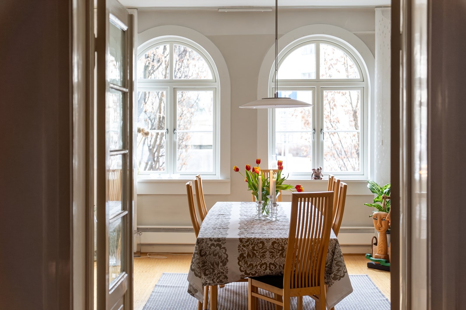Velkommen til denne sjeldne muligheten midt på beste Torshov. Presenter av Jeanett Gislefoss og Malene Sunde v/ EiendomsMegler1. Galleribilde