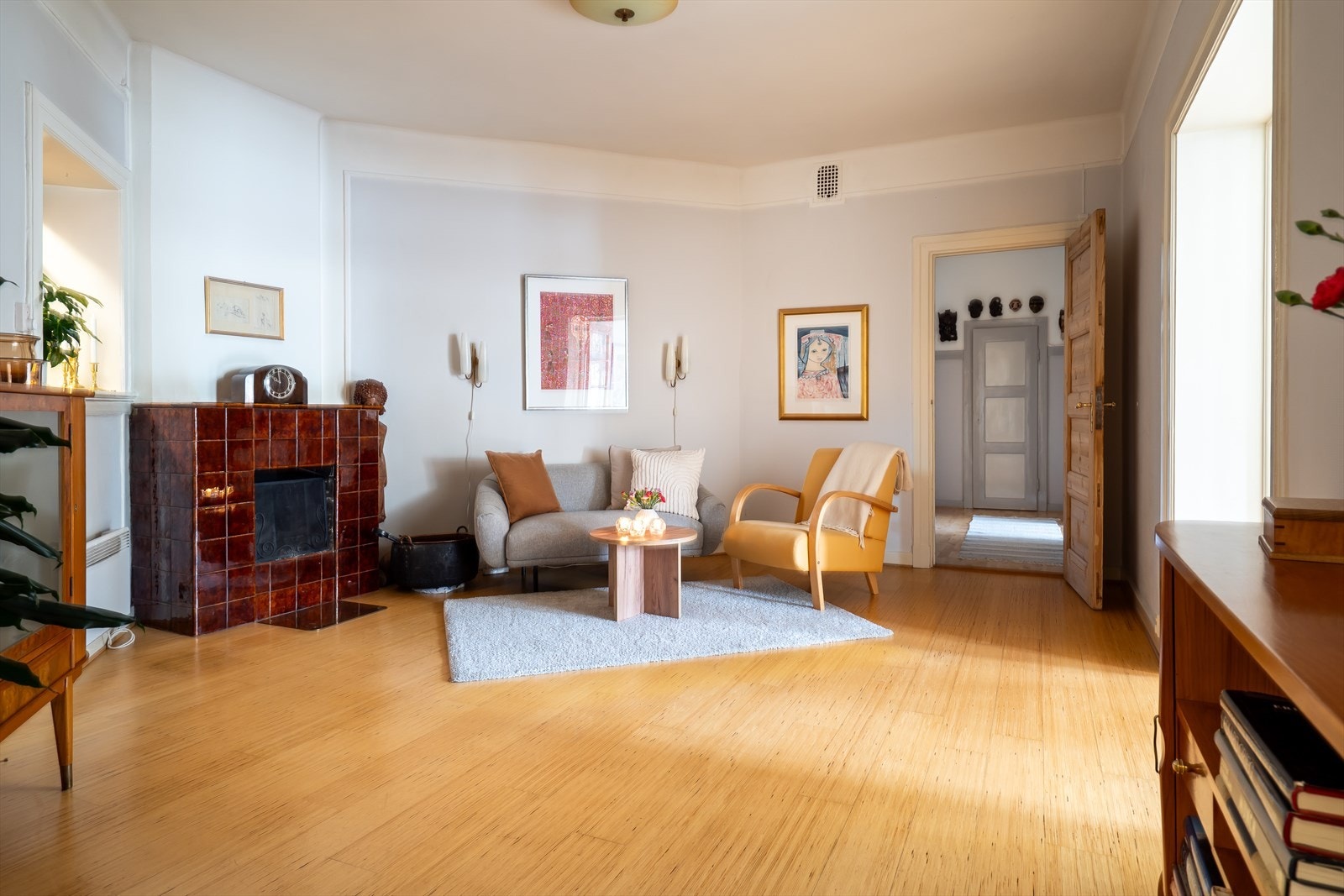 Denne unike leiligheten på 190 m² i Italiagården fra 1917 er en sjelden perle. Et hjem som tilbyr det lille ekstra! Galleribilde