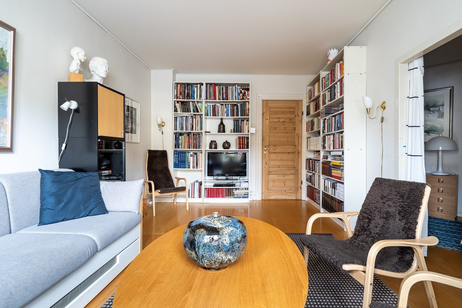 Fleksibel innredning etter eget ønske, enten som ekstra soverom, bibliotek, gjesterom eller kontor - alt etter behov. Galleribilde