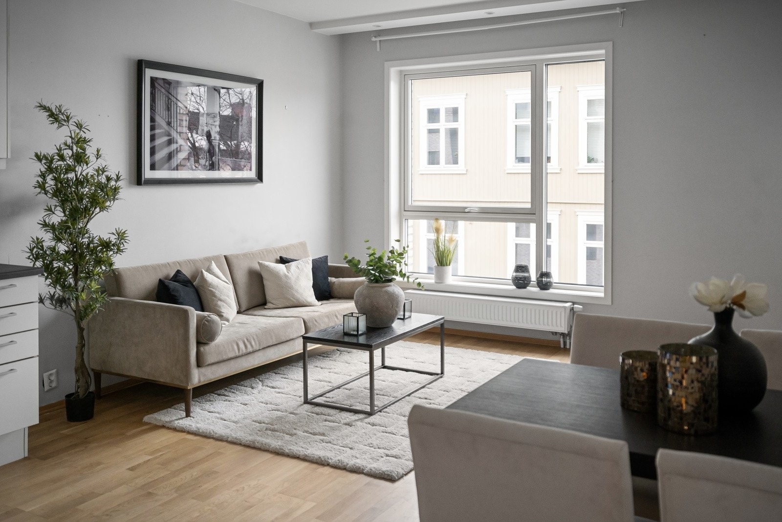 I stuedelen er det plass til sofa- og tv-møblement. Galleribilde