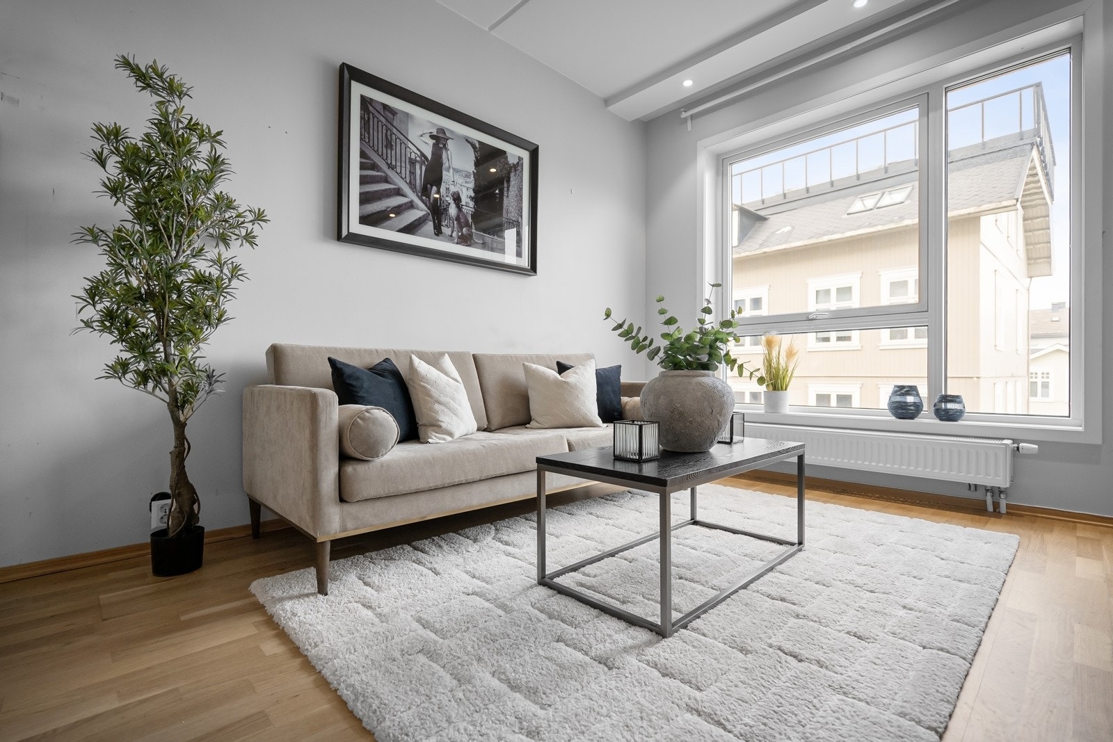 Oppvarming via vannbåren varme, noe som gir behagelig inneklima året rundt. Galleribilde
