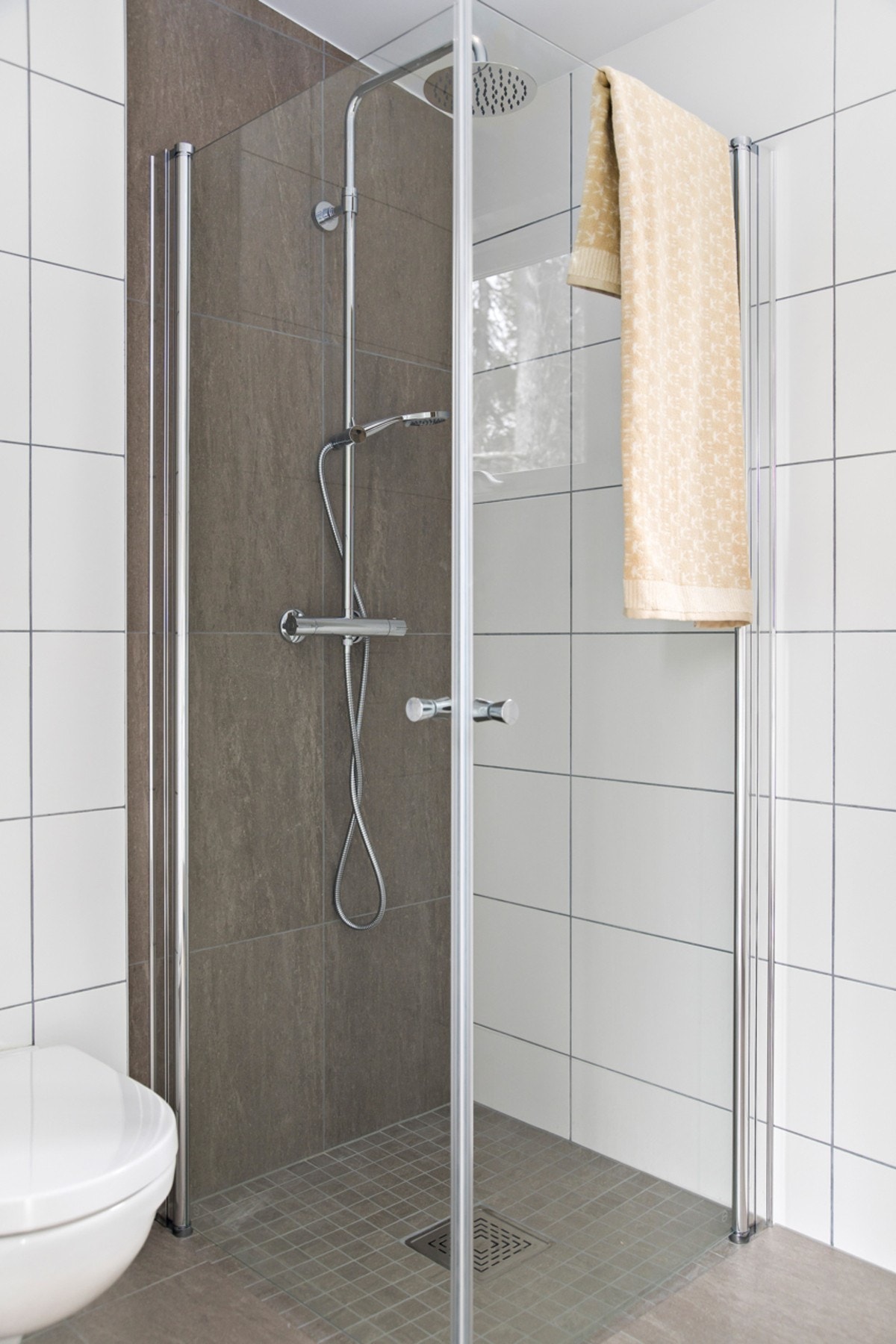 Her har du et nytt bad med "alle" moderne løsninger! Galleribilde