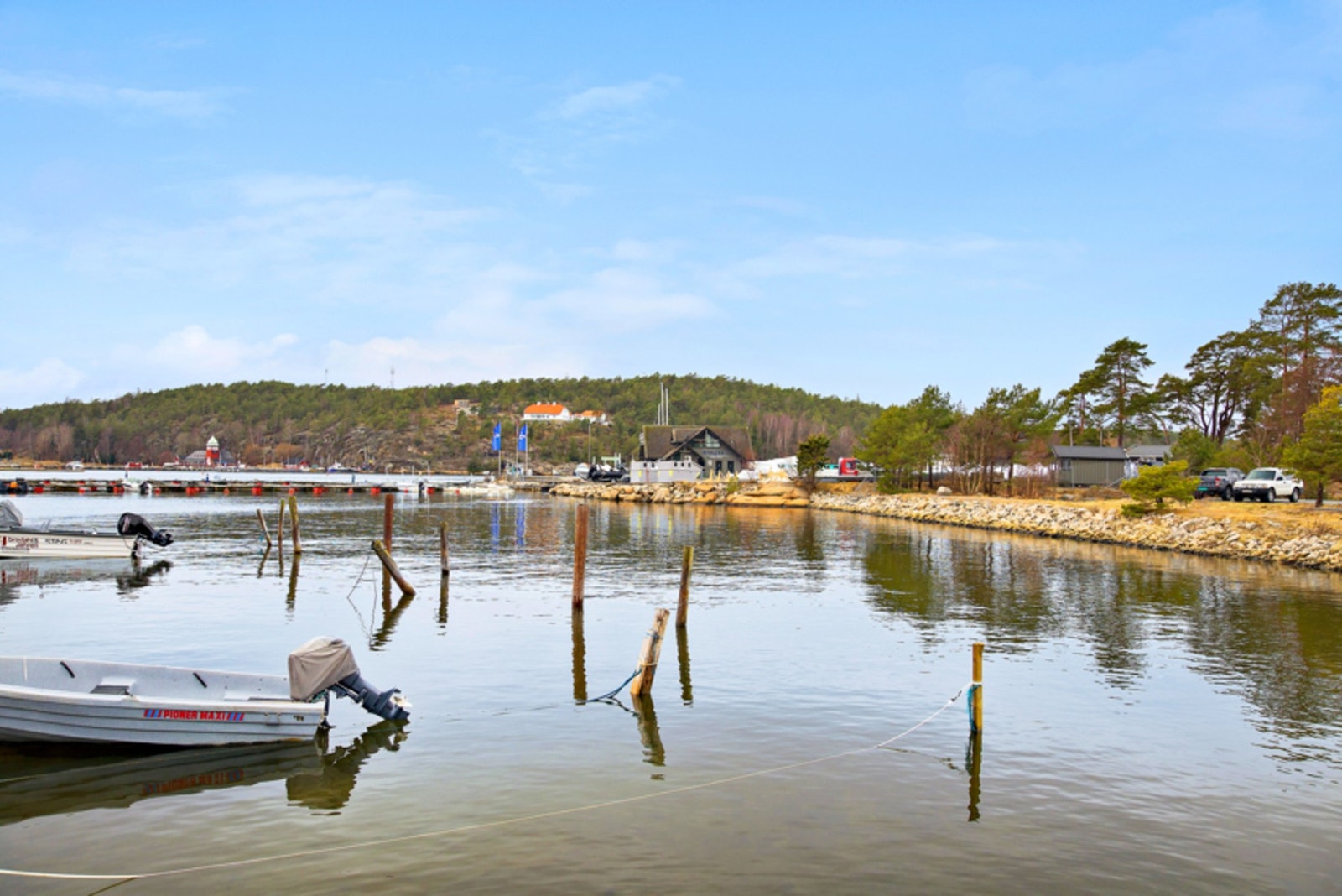 Det er flere steder i nærområdet sym byr på båtplasser som enten kan leies eller kjøpes Galleribilde