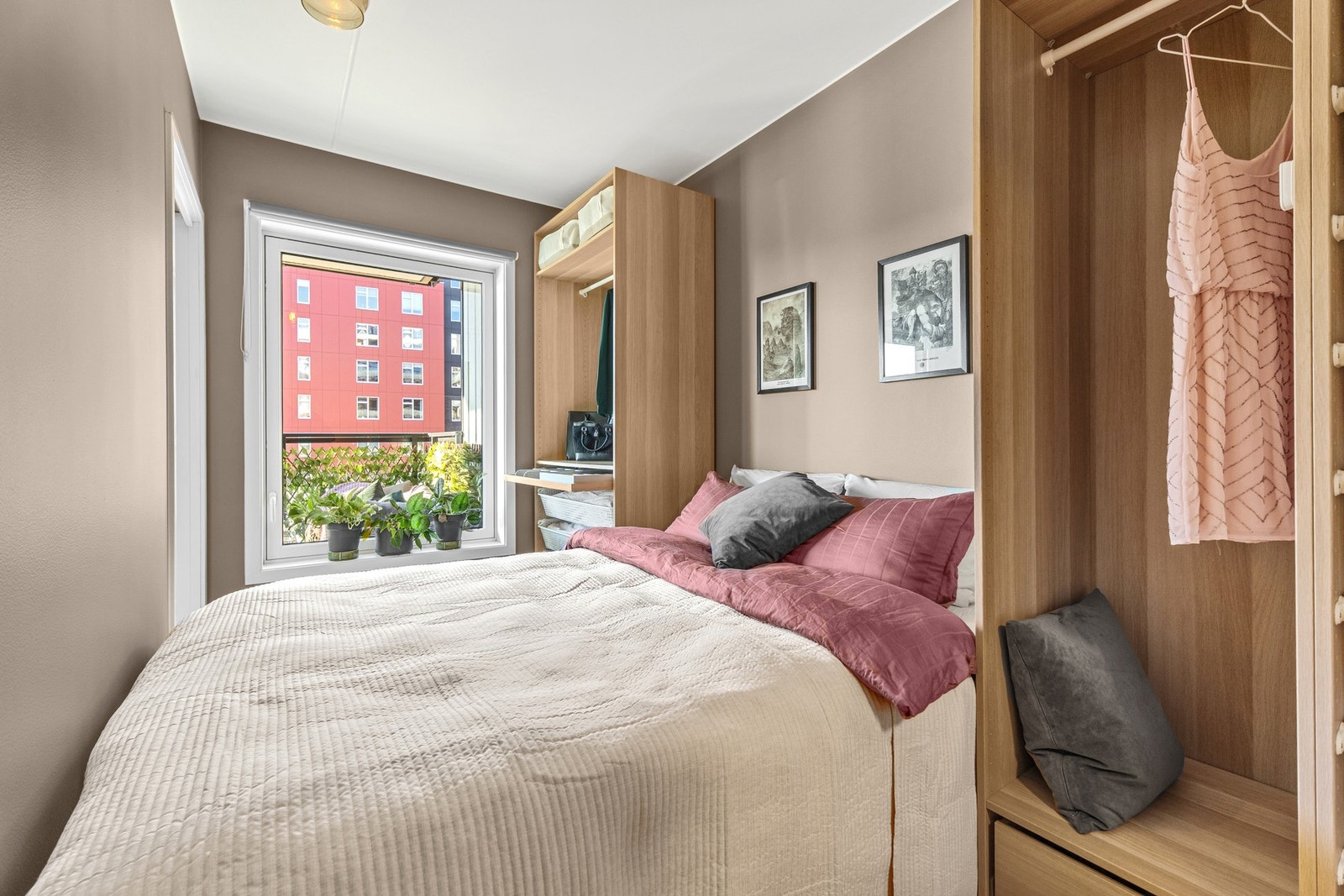 Det er plass til dobbeltseng Galleribilde