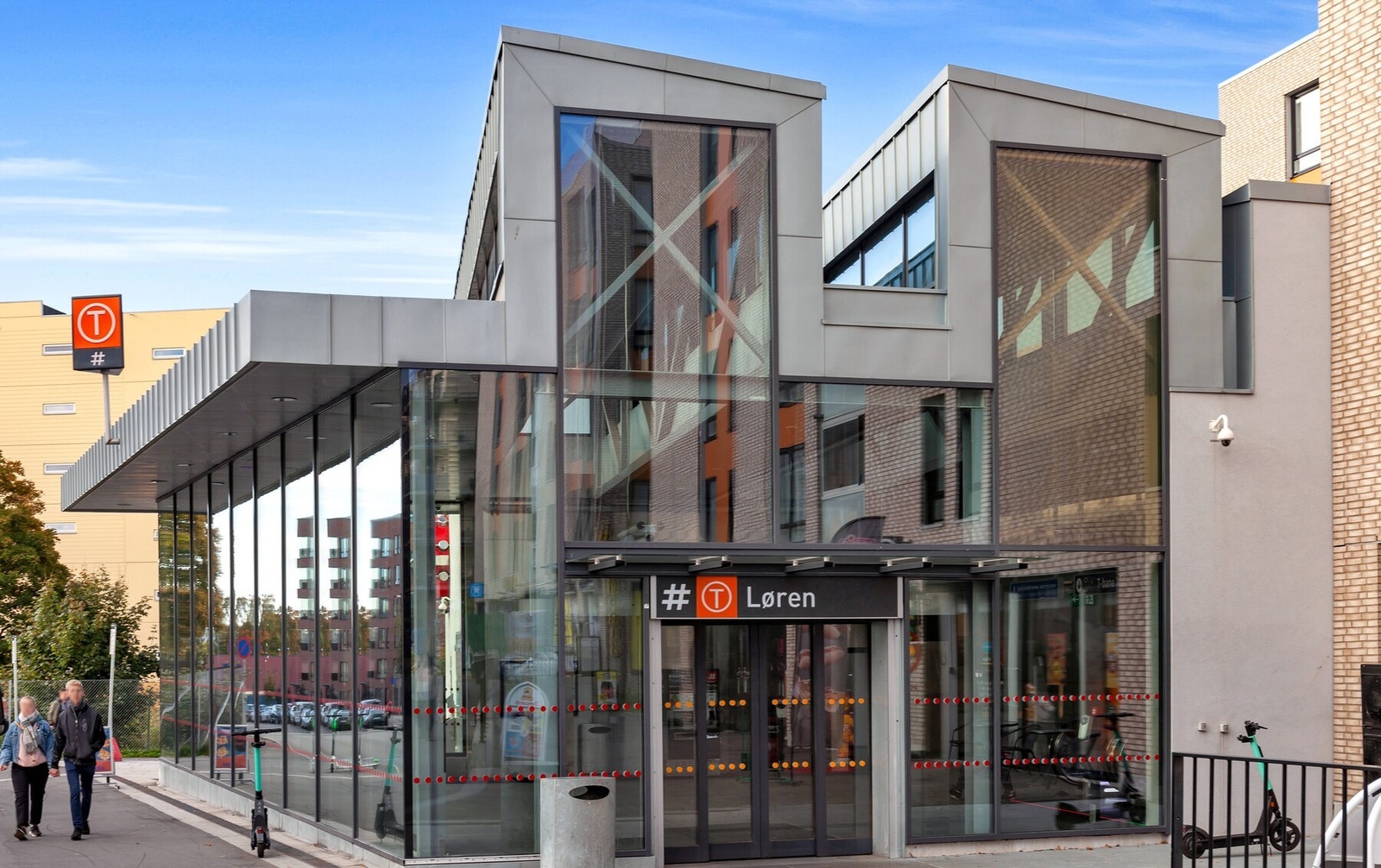 Fra boligen er bor du omtrent midt i mellom Løren T + Økern T med rikt tilbud på bussruter Galleribilde