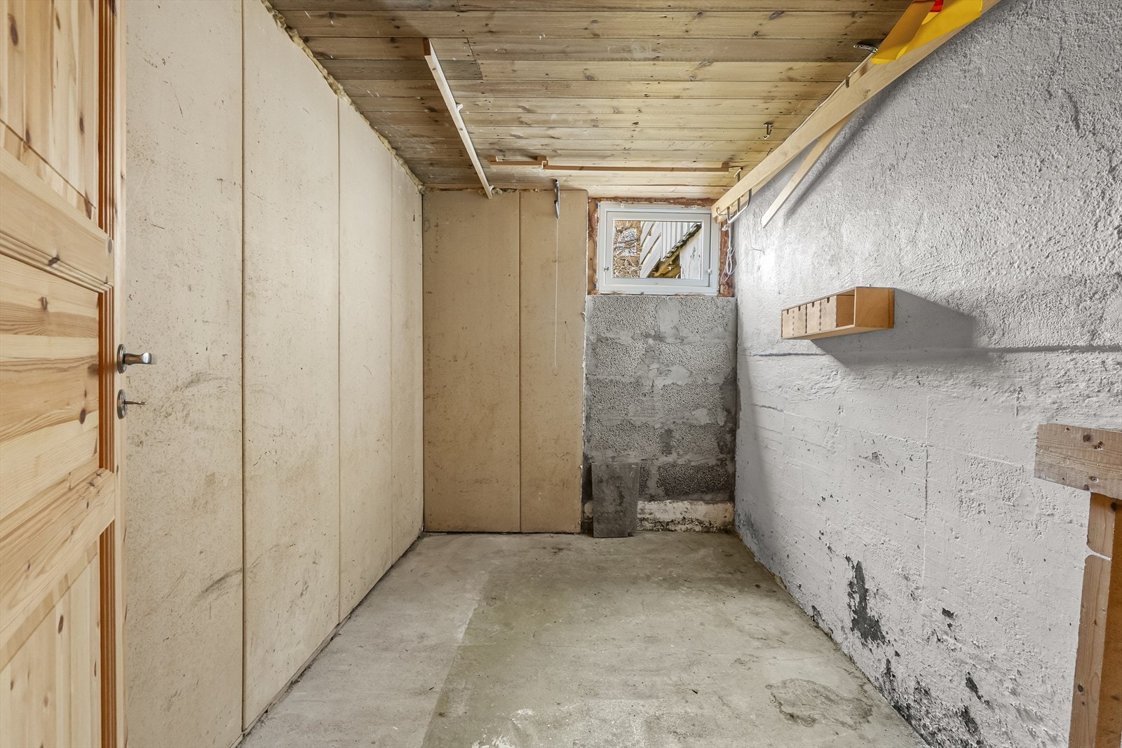 Innvendig bod i kjeller. Galleribilde