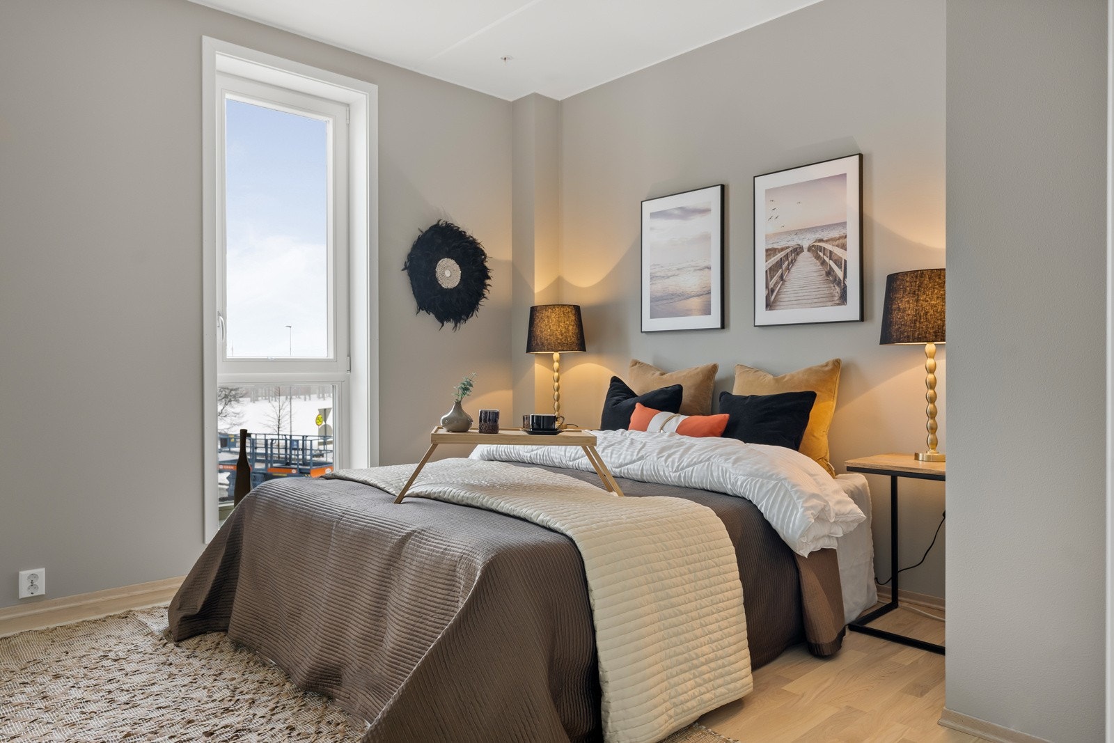 Her har man god plass til å innrede med en større dobbeltseng med tilhørende nattbord på hver side. Bilde tatt fra lignende leilighet i prosjektet Galleribilde