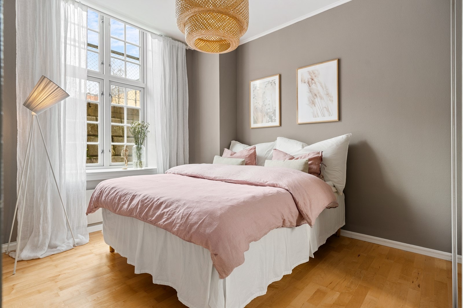 Hovedsoverommet er på hele 11m² og har godt med plass til garderobeløsning. Galleribilde