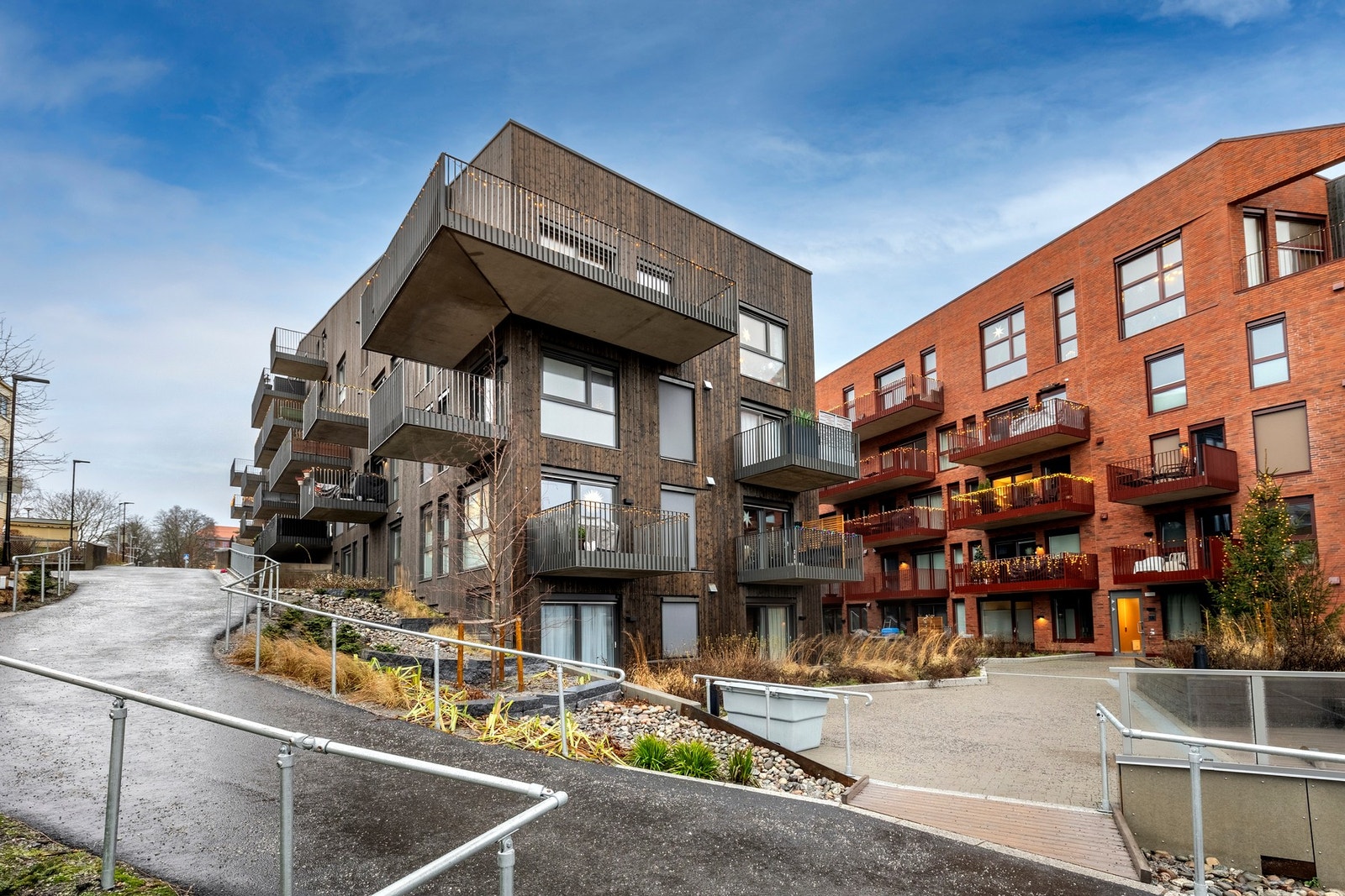 Tilbaketrukket og barnevennlig beliggenhet med kort vei til skoler og barnehager. Galleribilde