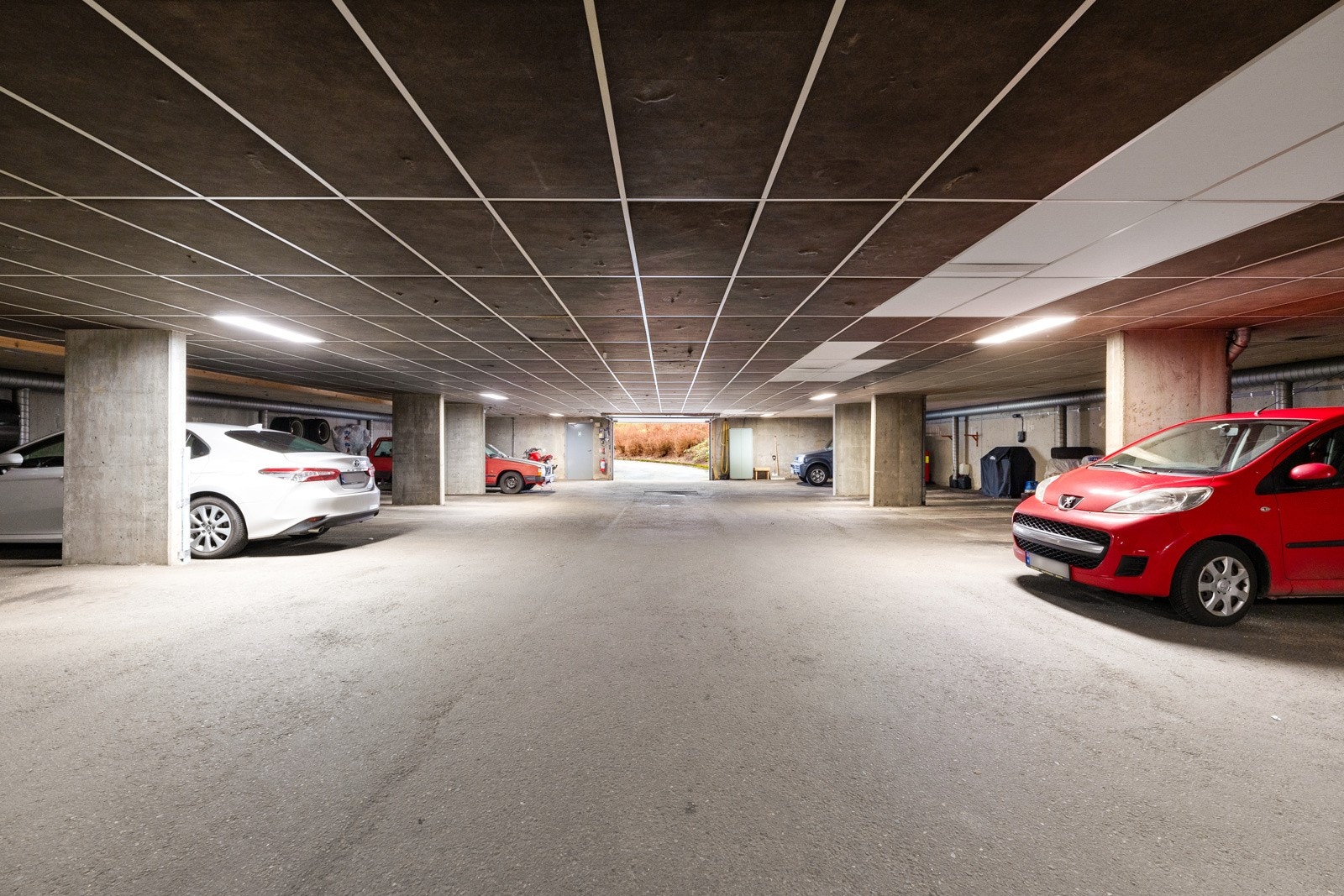 Det er tilrettelagt med flatkabel for elbillading. Tilkobling / ladeboks betales individuelt av eier. Galleribilde