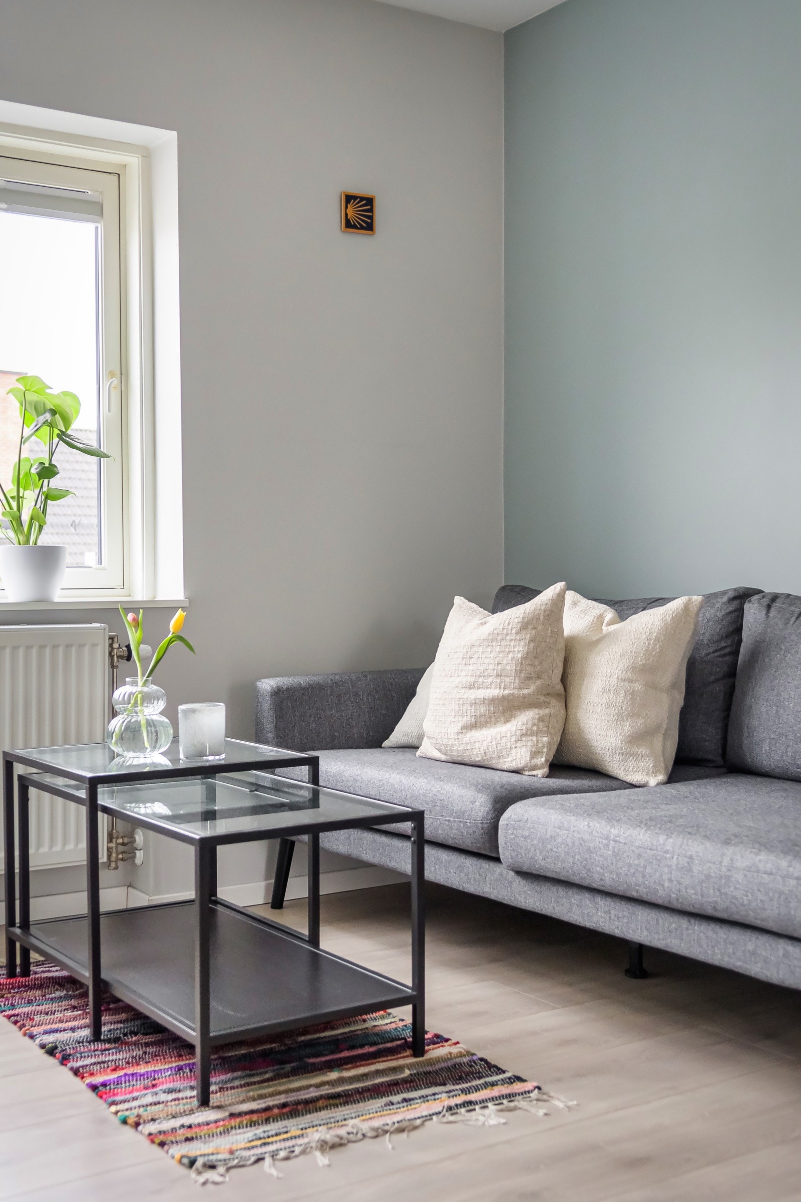 Leiligheten er pusset opp i 2019 og har en gjennomgående god standard. Her kan man flytte rett inn. Galleribilde