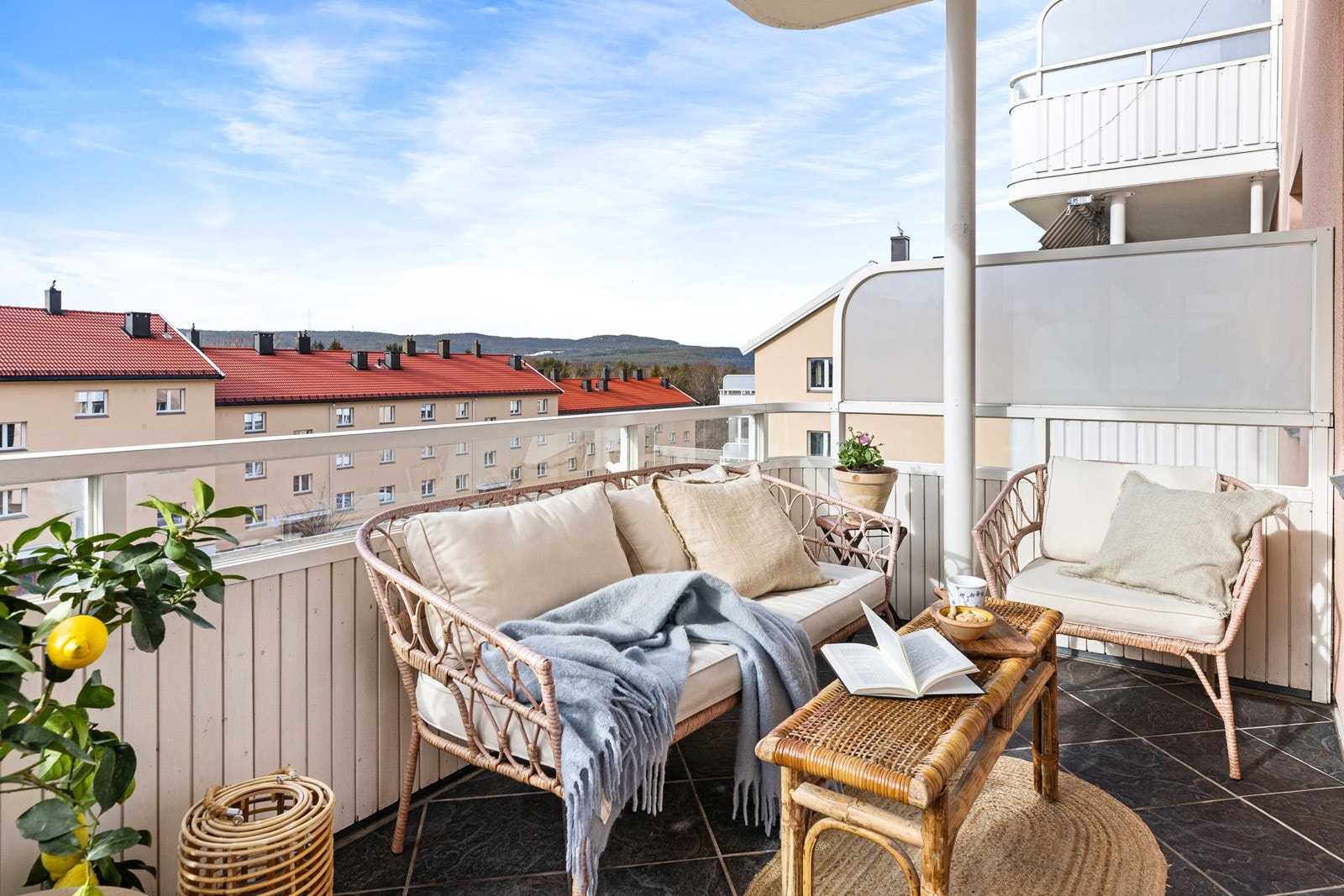 Her er det plass til grill og utemøblement, og man kan nyte solrike ettermiddager og kvelder. Galleribilde