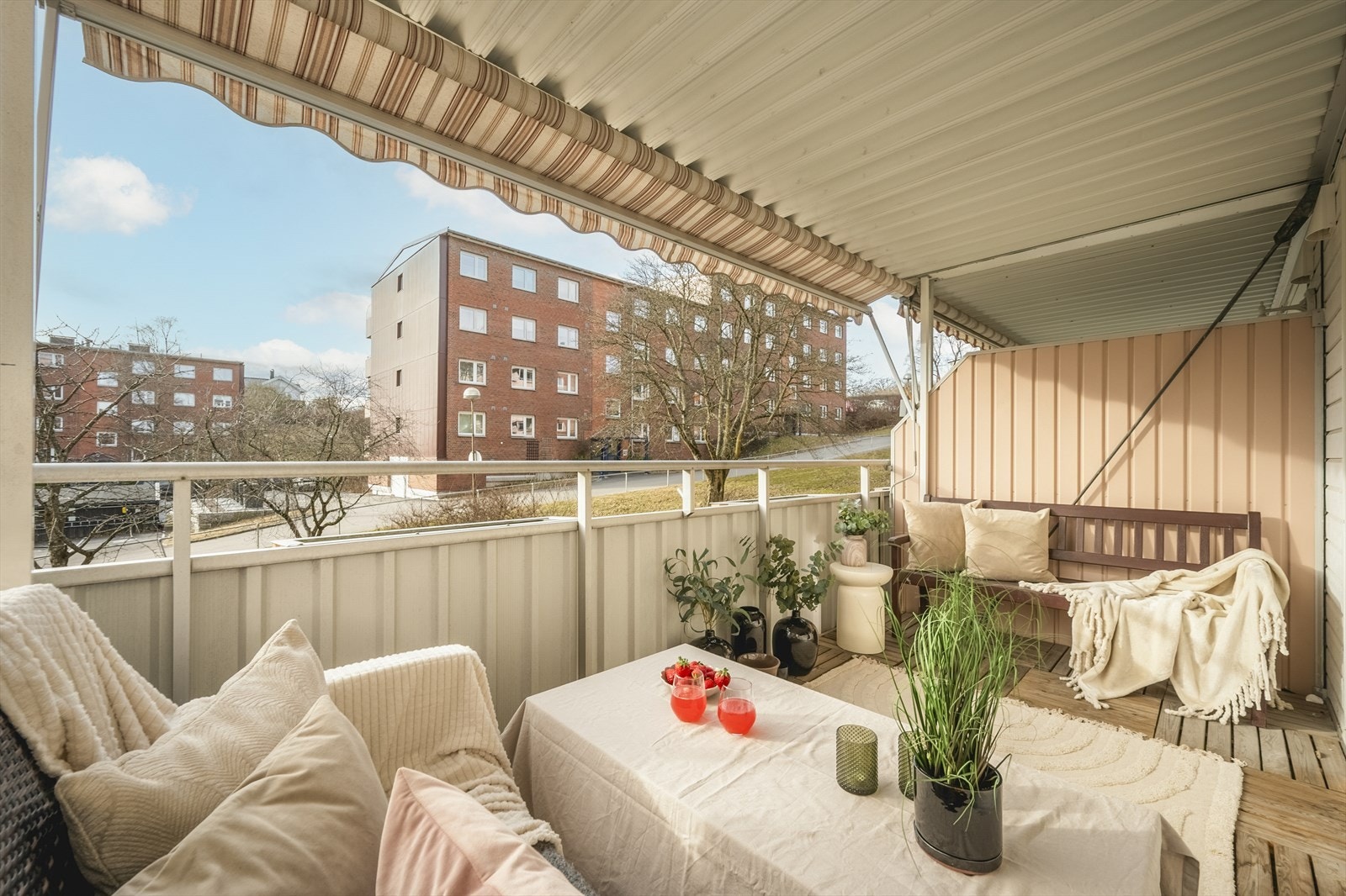 Fra stuen er det utgang til en herlig, vestvendt balkong på hele 8 kvm. Galleribilde