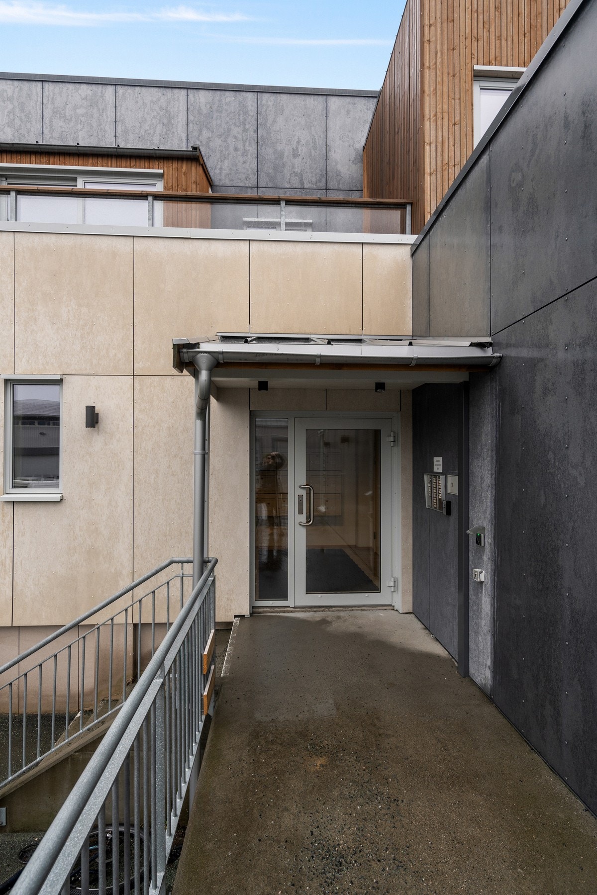 Hovedinngang på baksiden. Galleribilde