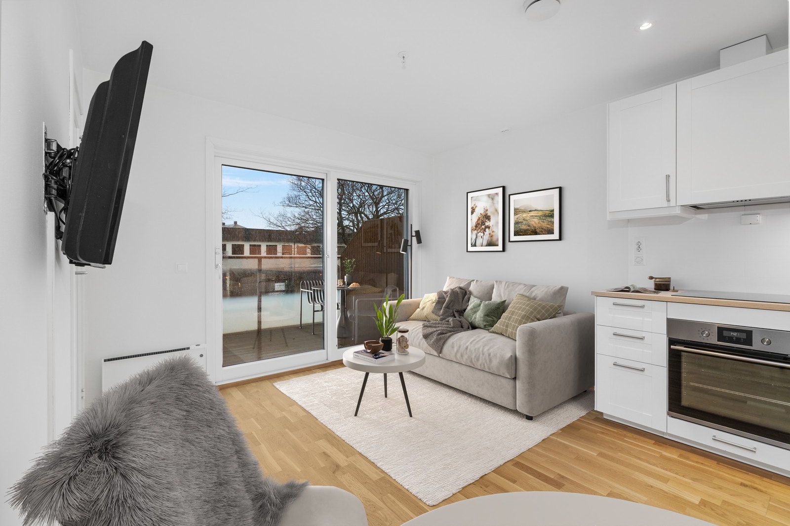 Her får man plass til både sofa og spisebord. Galleribilde