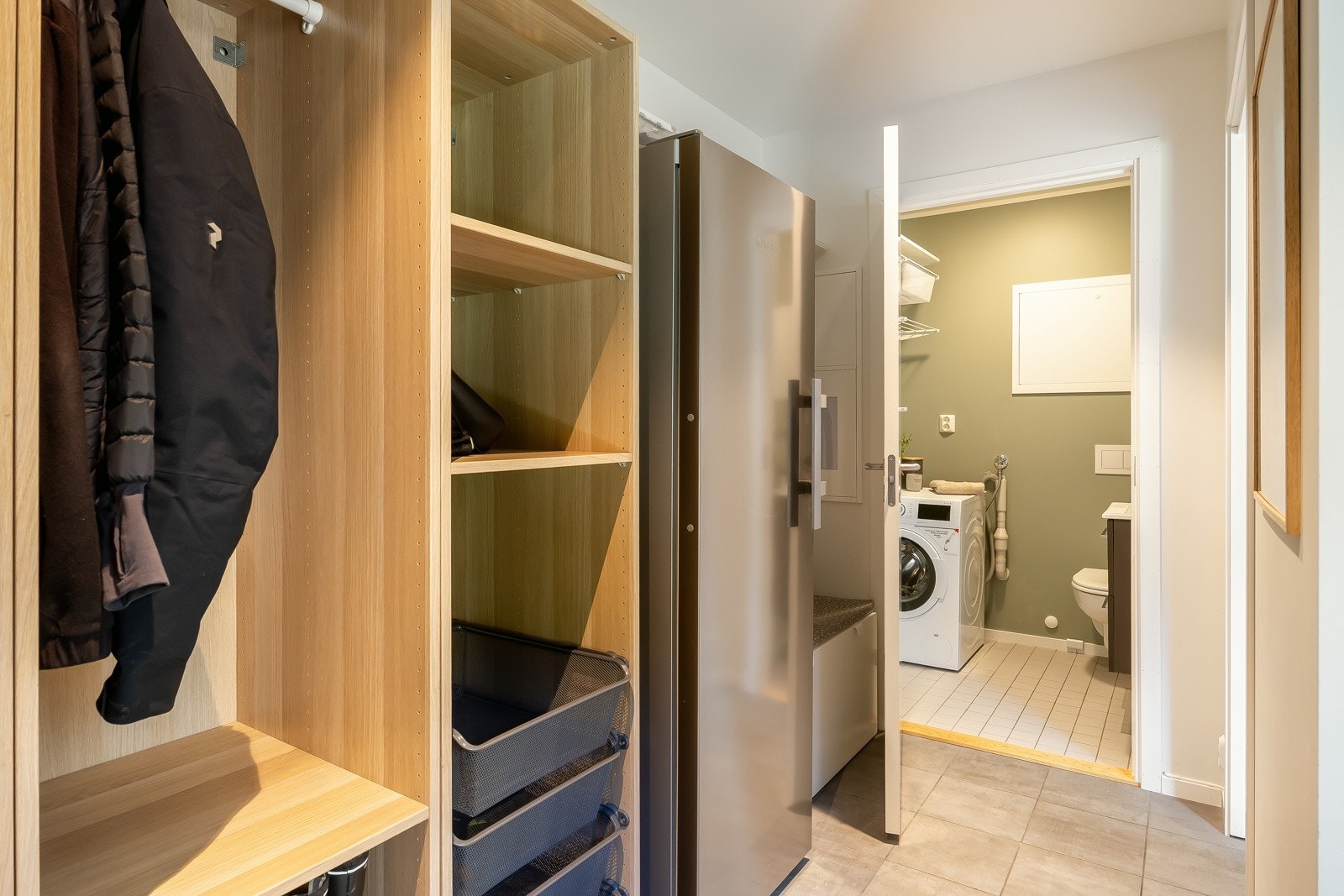 Inngangspartiet er på 6,5 kvm. med god plass for garderobeskap. Galleribilde