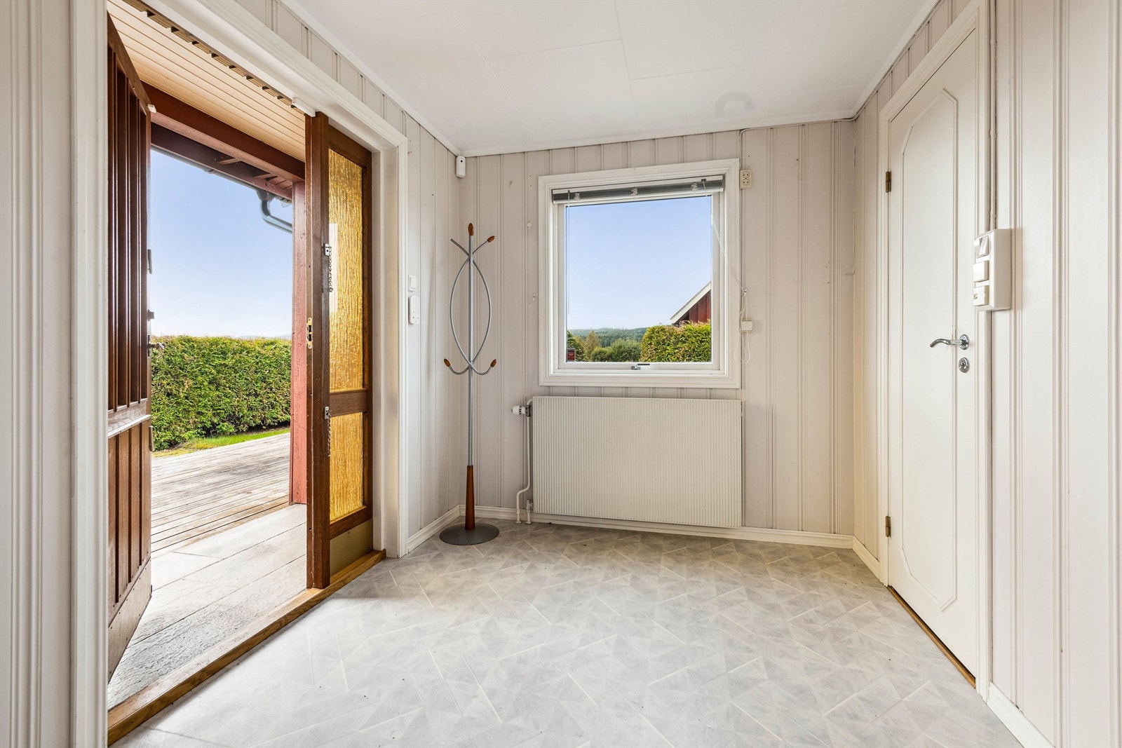 Velkommen inn i en romslig entre Galleribilde