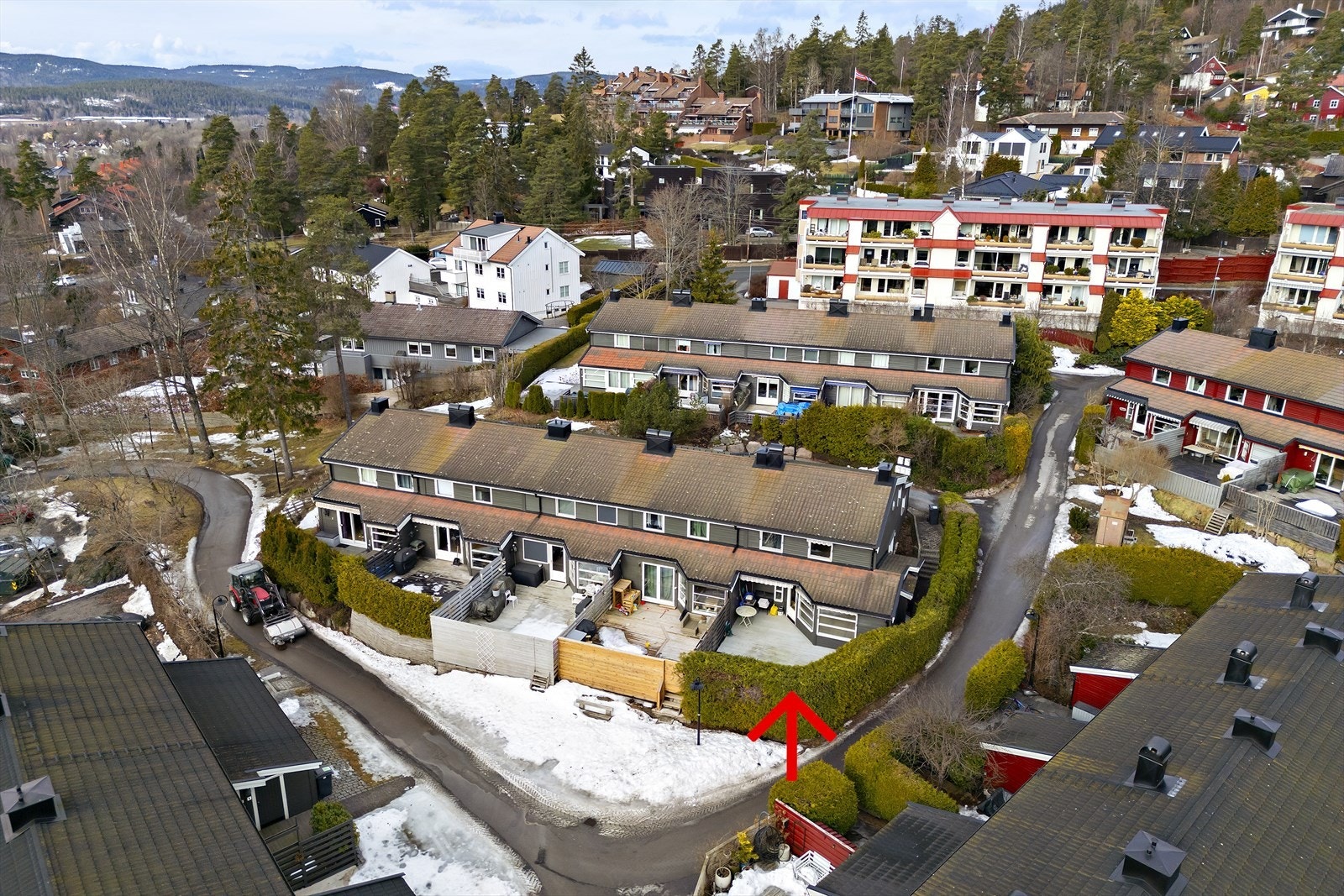 Området byr på flotte turmuligheter med umiddelbar tilgang til Nordmarka via flere innganger, blant annet fra Midtstuen, Bogstad og øverst i Holmenkollveien. Galleribilde