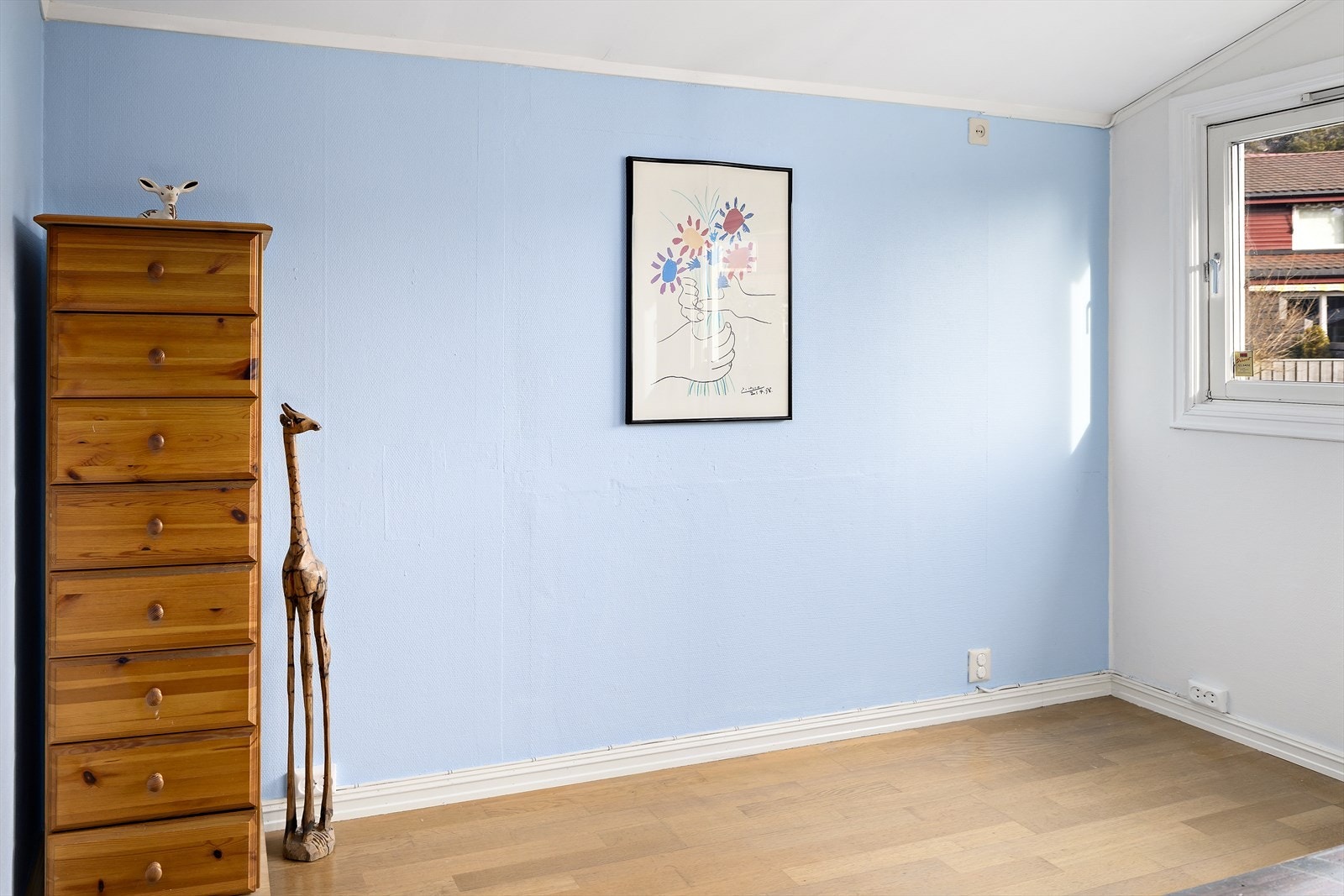 Soverom av noe mindre størrelse, men fortsatt god plass til seng og skap. Galleribilde