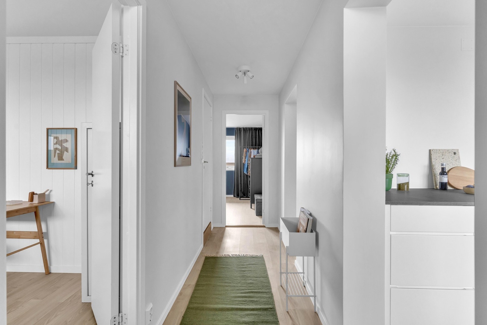 Her vist ved gangen sett mot hovedsoverommet. Galleribilde