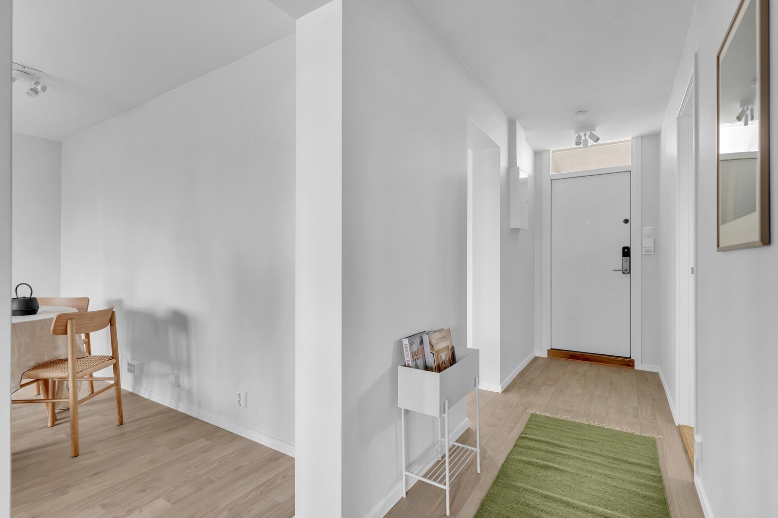 Velkommen inn! Lys entré som gir et godt førsteinntrykk. Galleribilde
