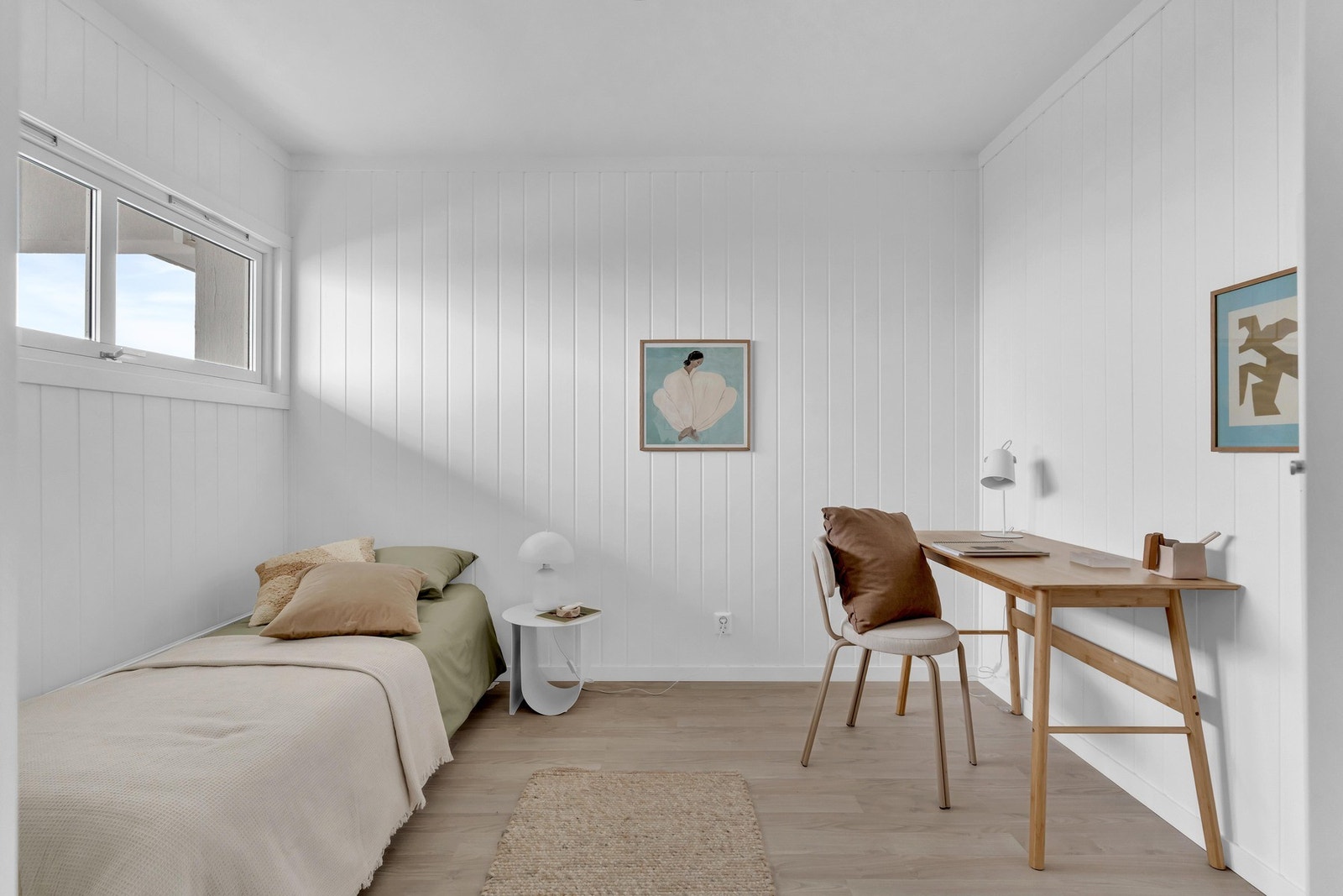 Soverommet har nylig blitt oppgradert. Her er det god plass til ønskelig møblement. Rommet passer ypperlig som et barnerom, gjesterom eller hjemmekontor. Galleribilde