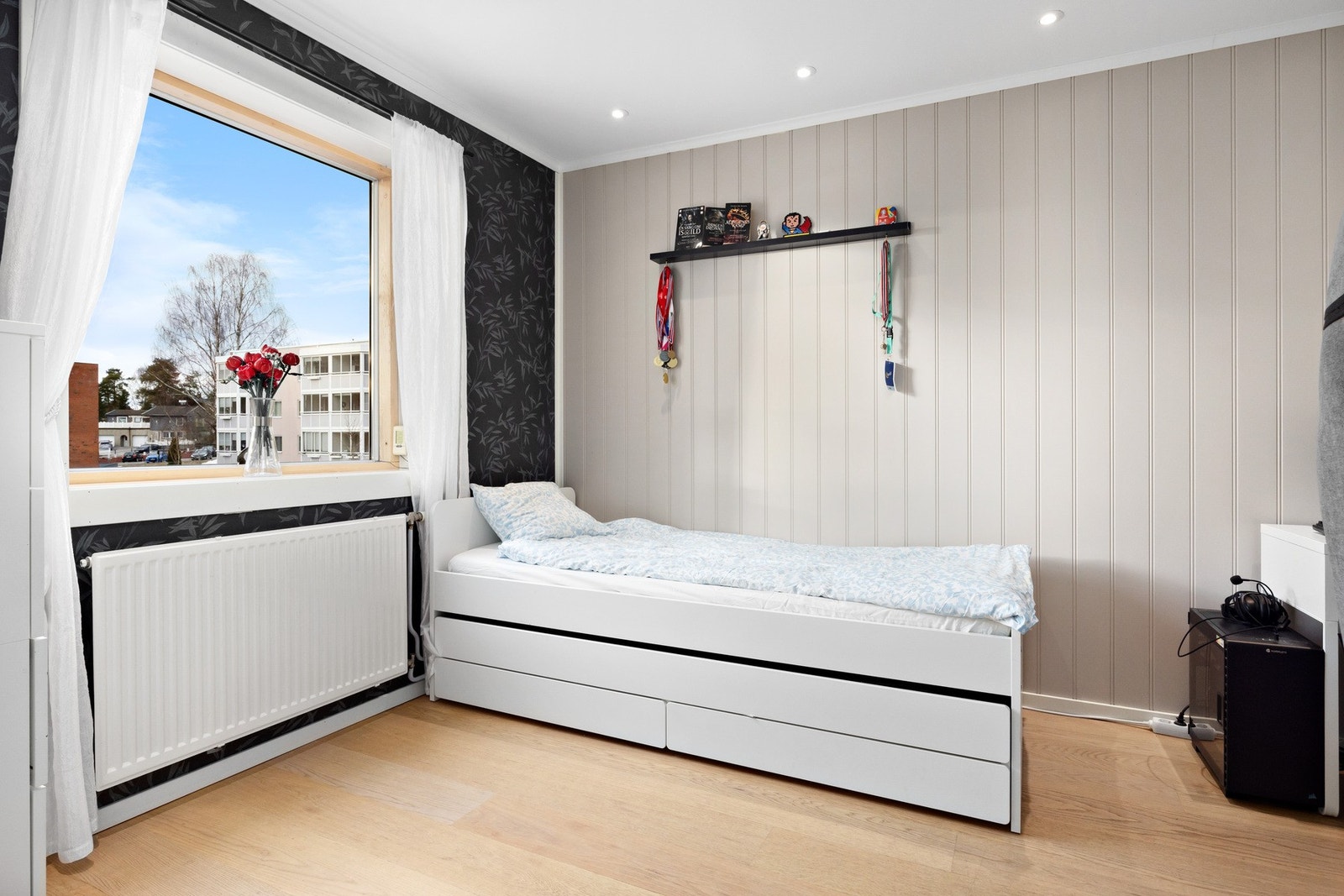 Soverom 3 - Her har selger satt opp en lettvegg i stua for å få et ekstra soverom Galleribilde