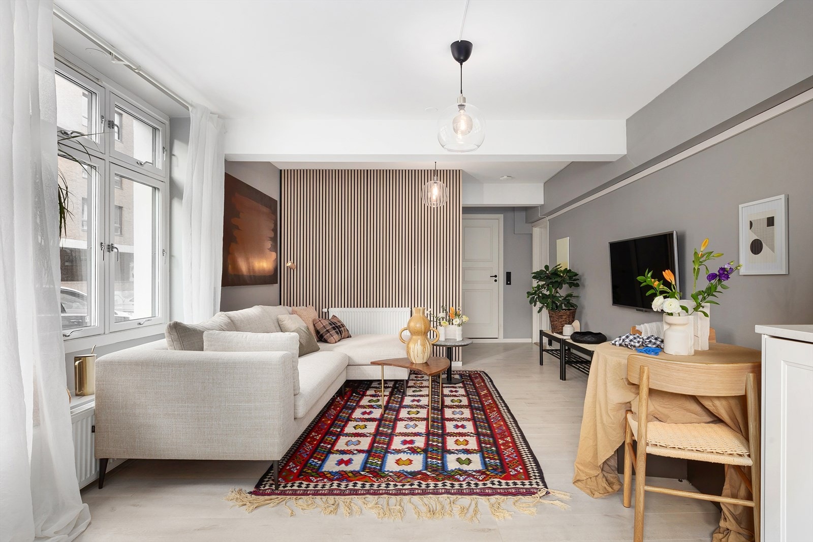 En lys og tiltalende 2-roms i 1. etasje med fin beliggenhet. Galleribilde