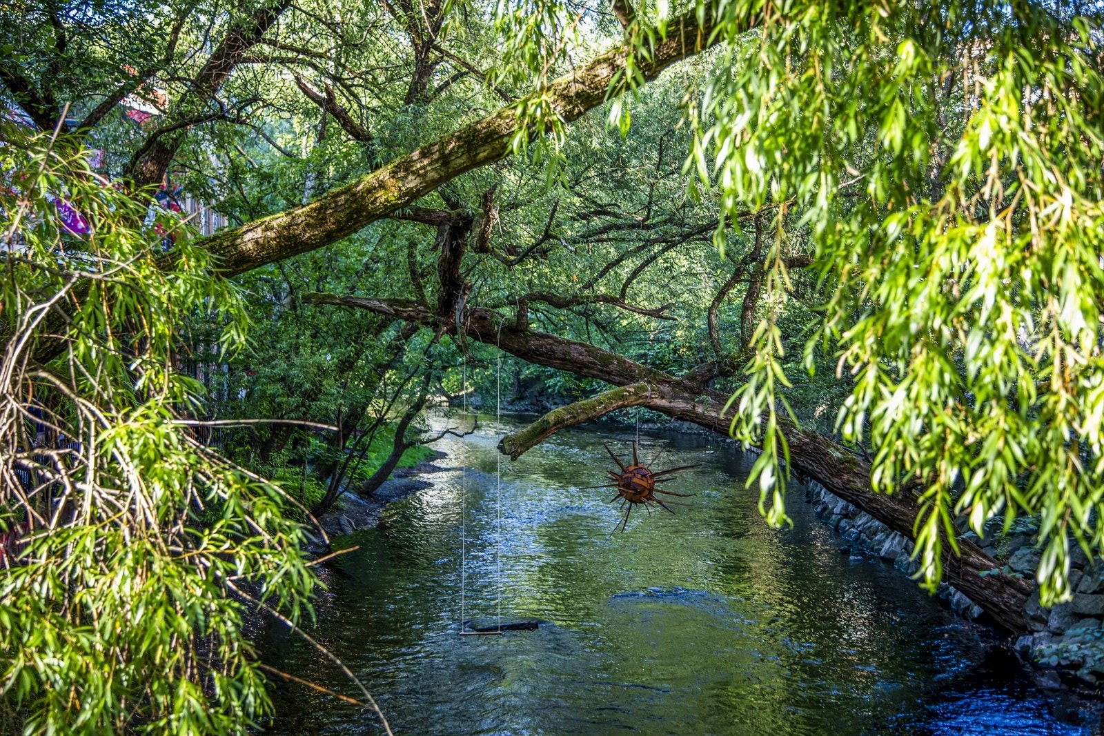 Akerselva ligger omtrent rett ved siden av bygården. Galleribilde