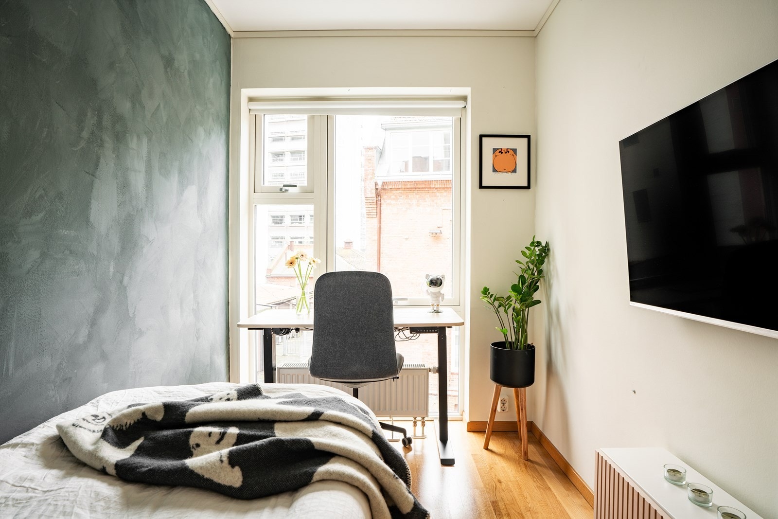 Det andre soverommet har plass til seng, nattbord og øvrig møblement. Galleribilde