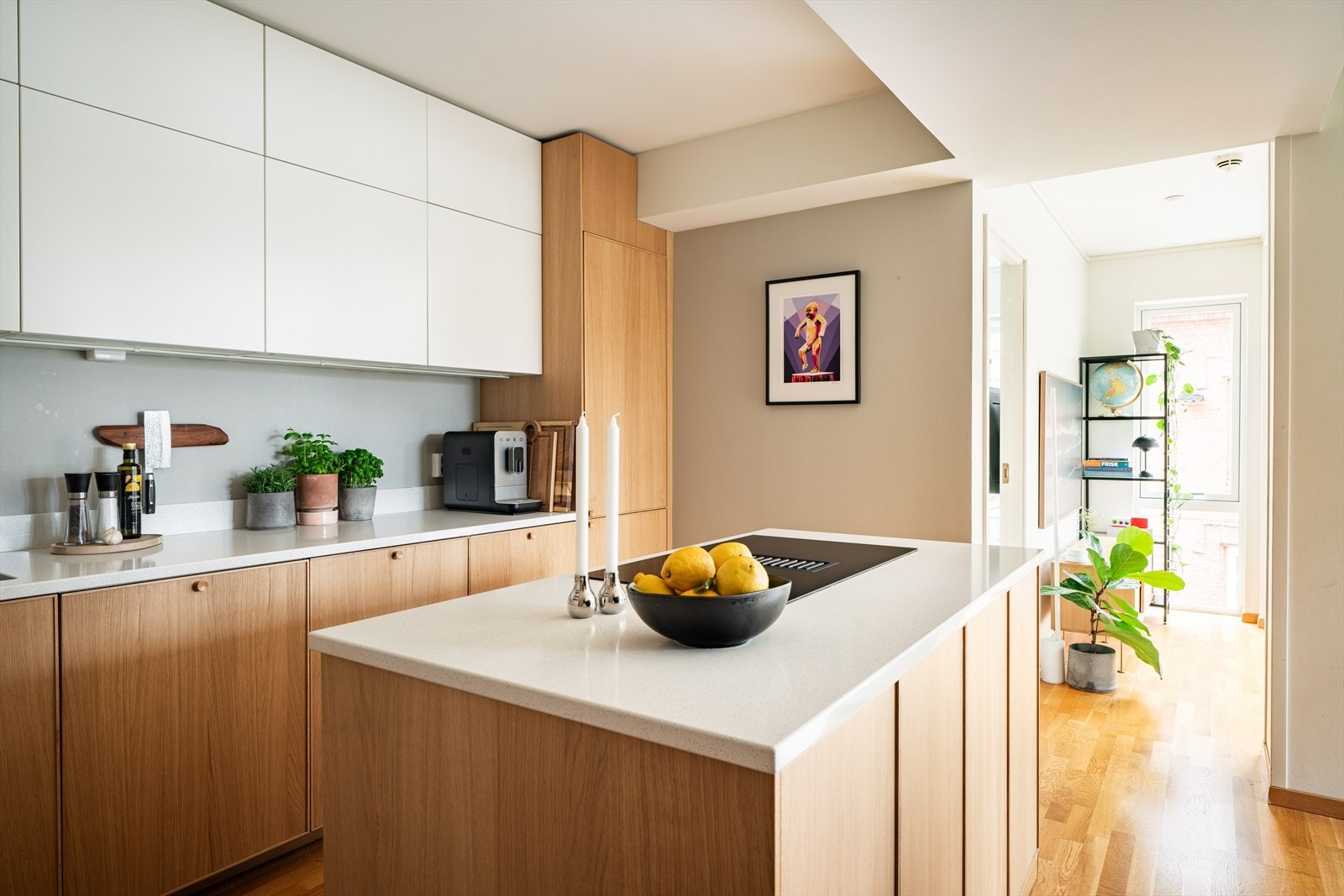 Det er satt inn en praktisk kjøkkenøy som er et perfekt samlingspunkt for sosiale sammenkomster. Galleribilde