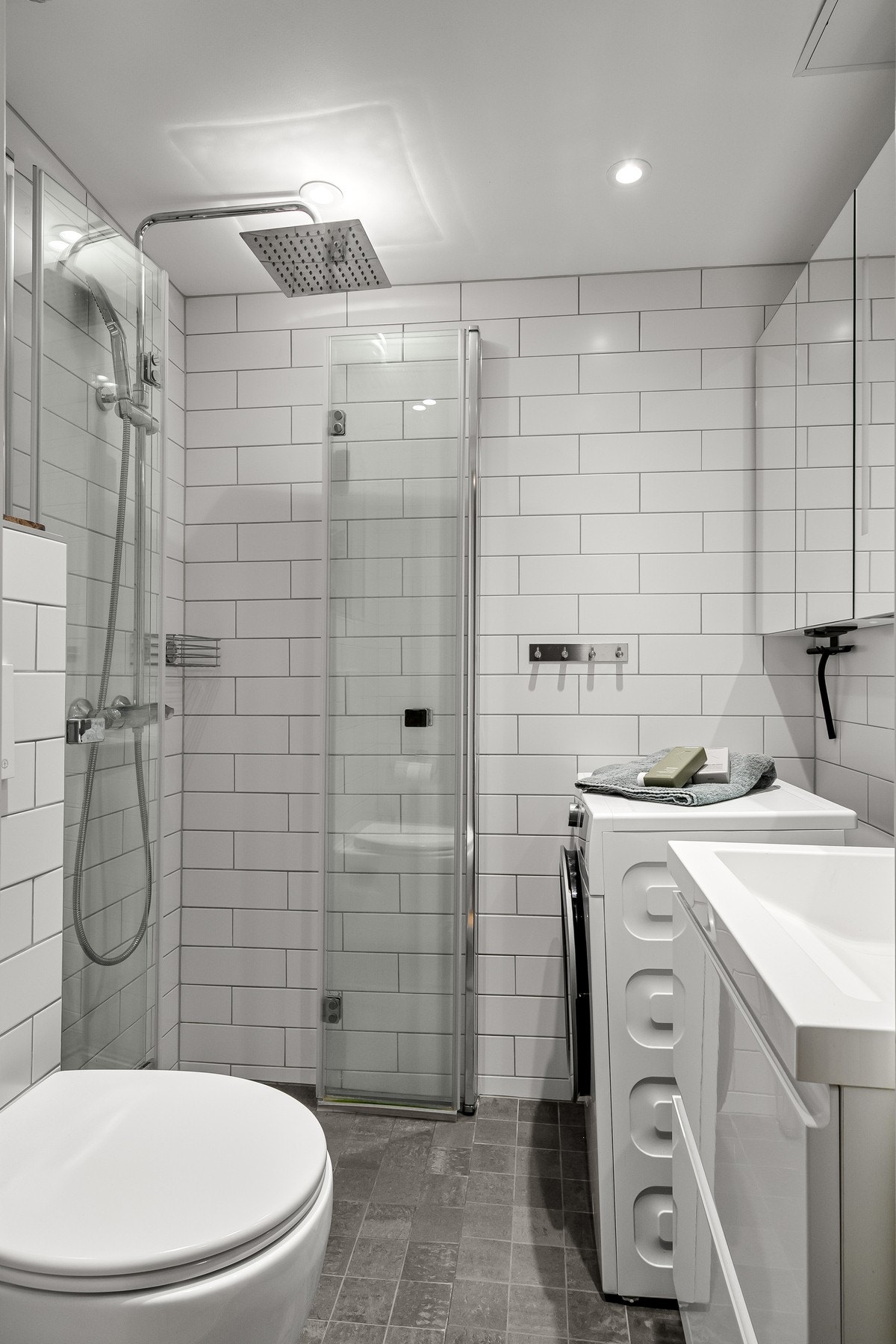 Opplegg for vaskemaskin og varmekabler i gulv. Galleribilde