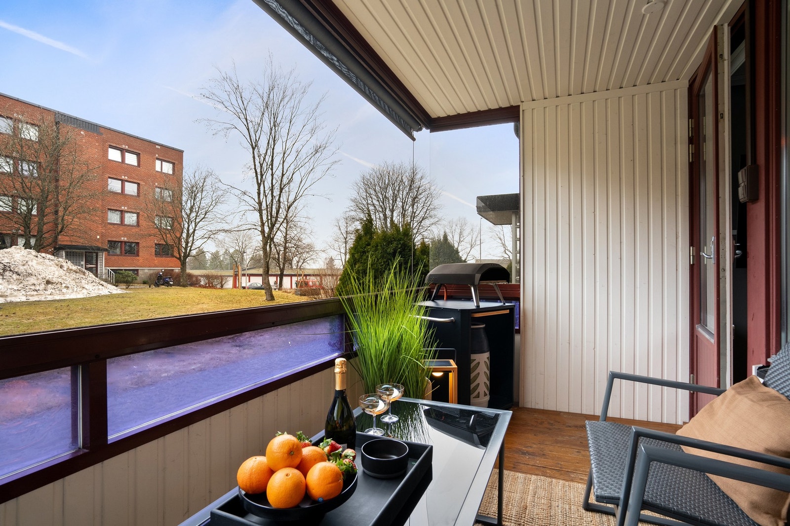 Balkongen vender mot sørvest og det er lov med grill. Galleribilde