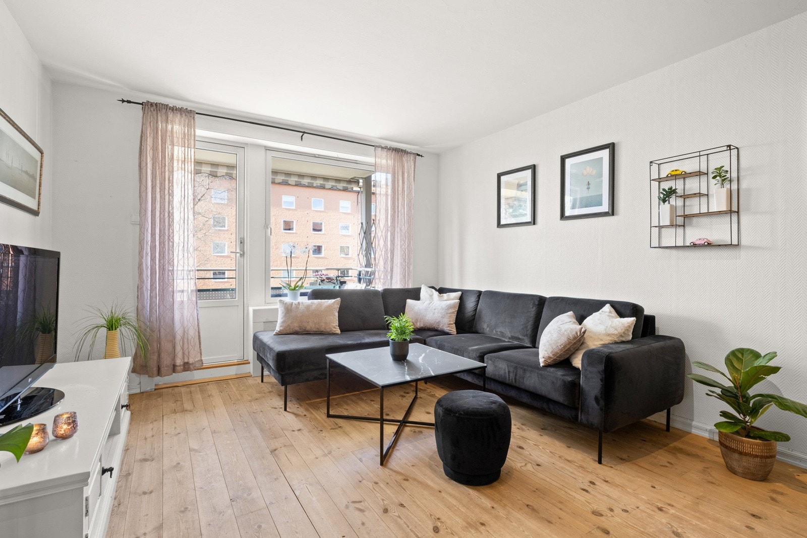 Fin og gjennomgående 3-roms leilighet i praktisk 2.etg. Galleribilde