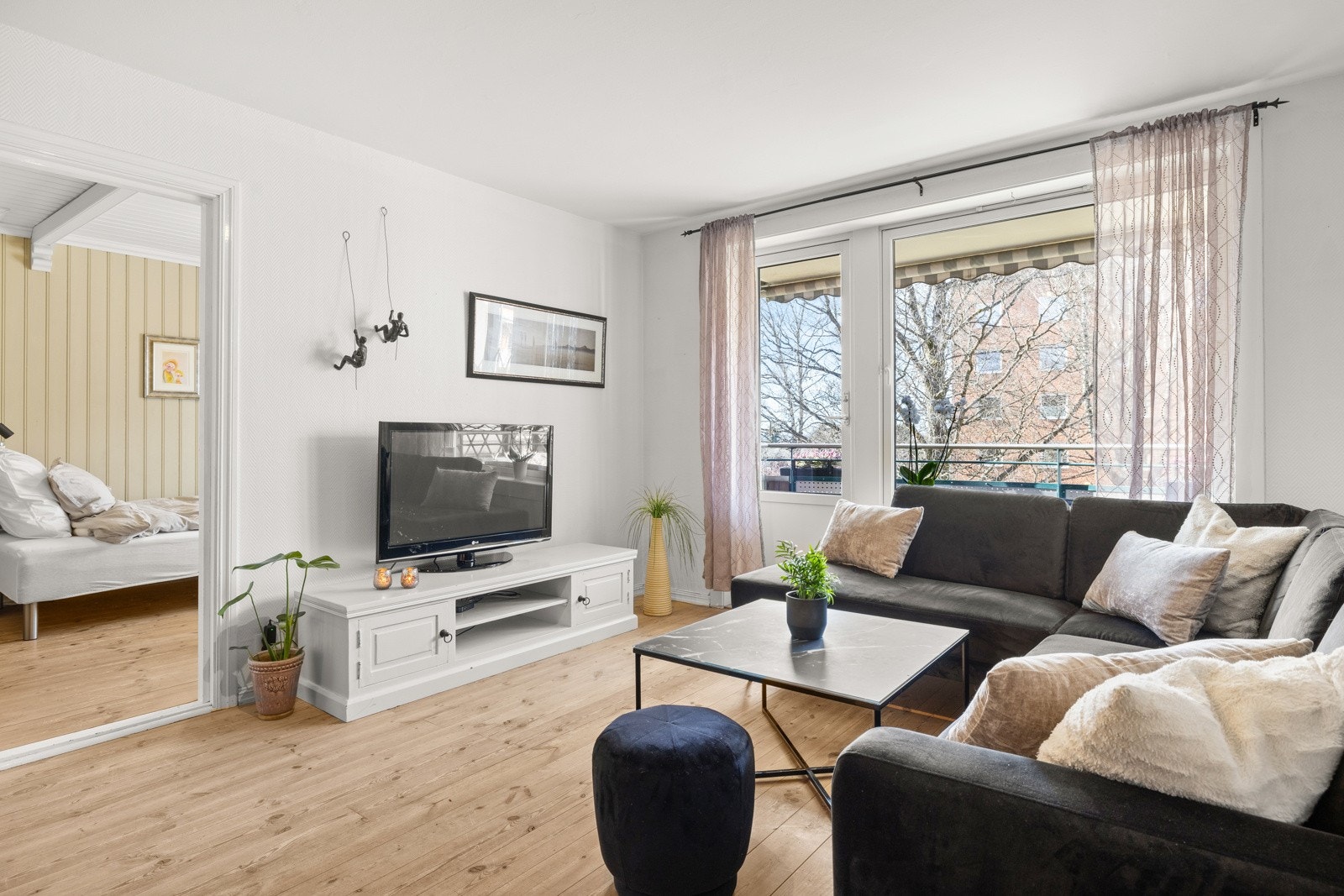 Vinduer og balkongdør med 2-lags energiglass fra 2013. Galleribilde